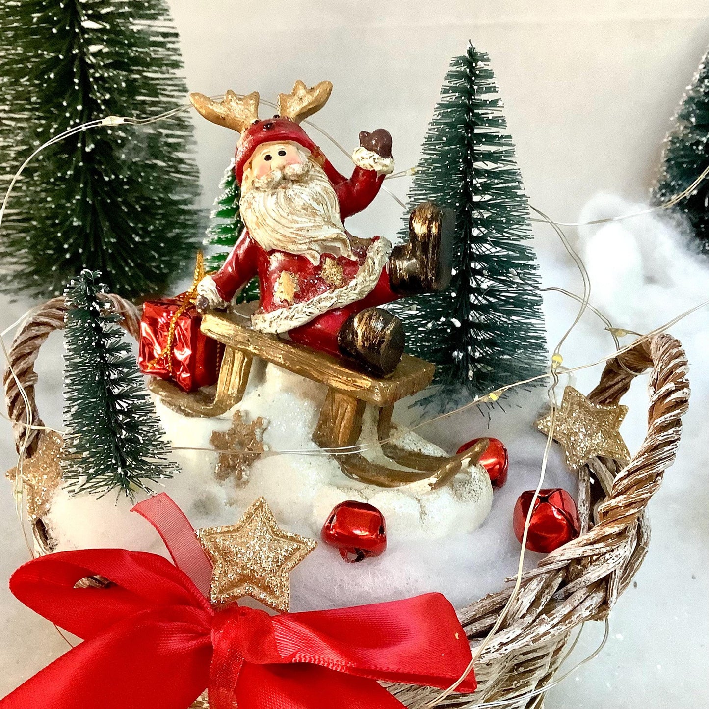 Décoration de Noël lumineuse lutin sur luge ht 18 cm