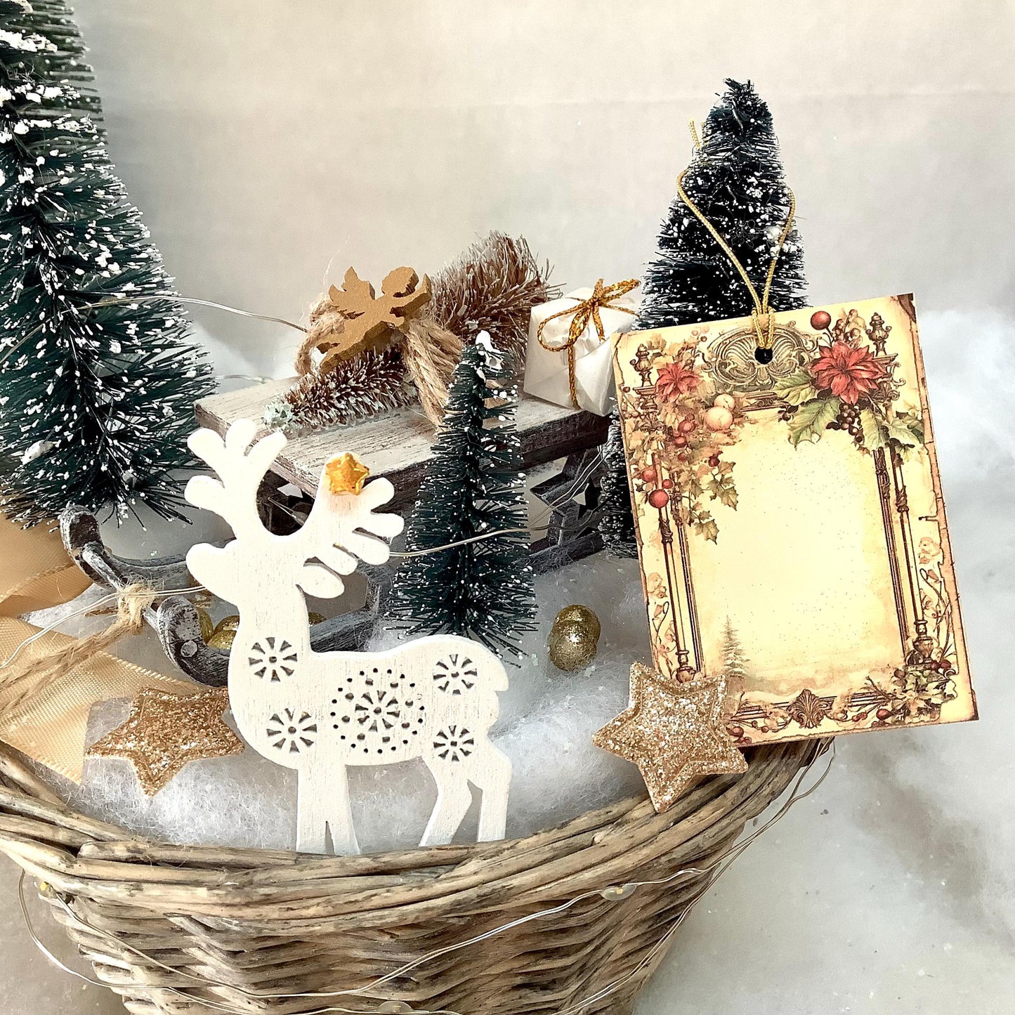 Décoration de Noël lumineuse lutin sur luge ht 23 cm