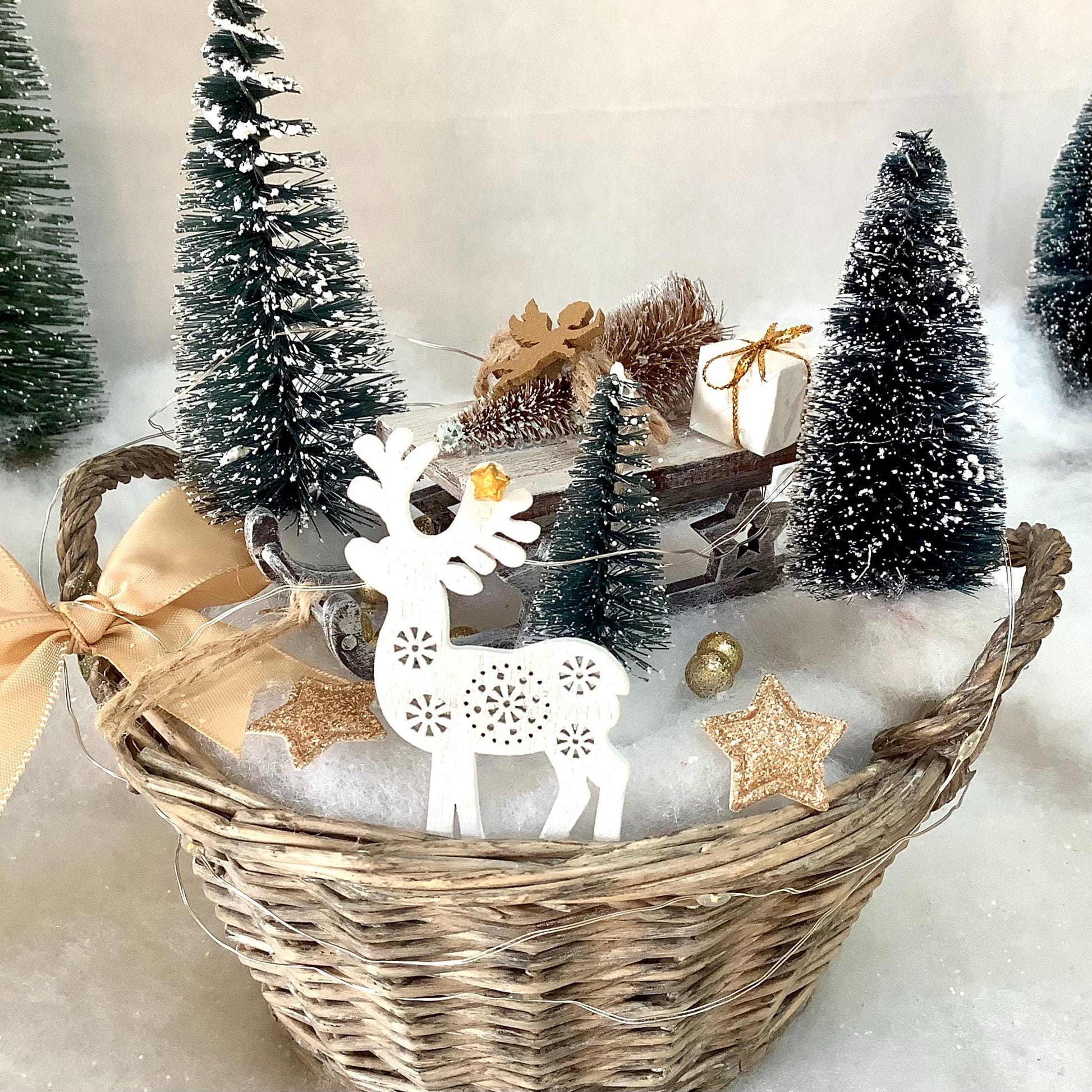 Décoration de Noël lumineuse lutin sur luge ht 23 cm