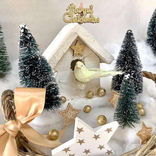 Décoration de Noël lumineuse maison oiseau ht 21 cm