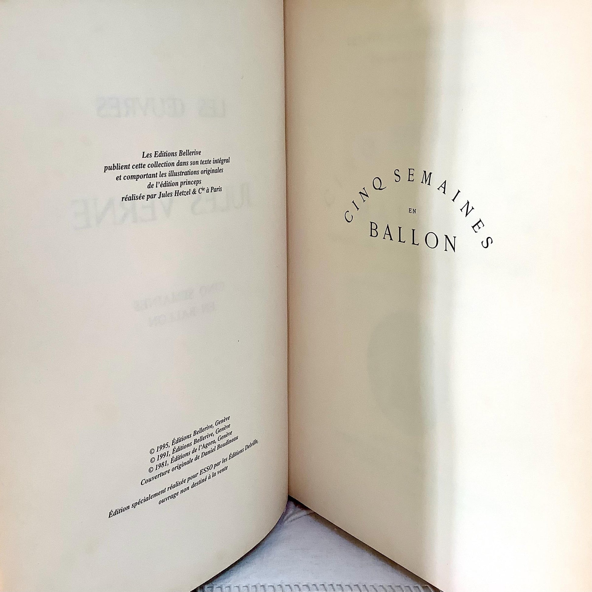 Cinq semaine en ballon Jules Verne livre collection vintage
