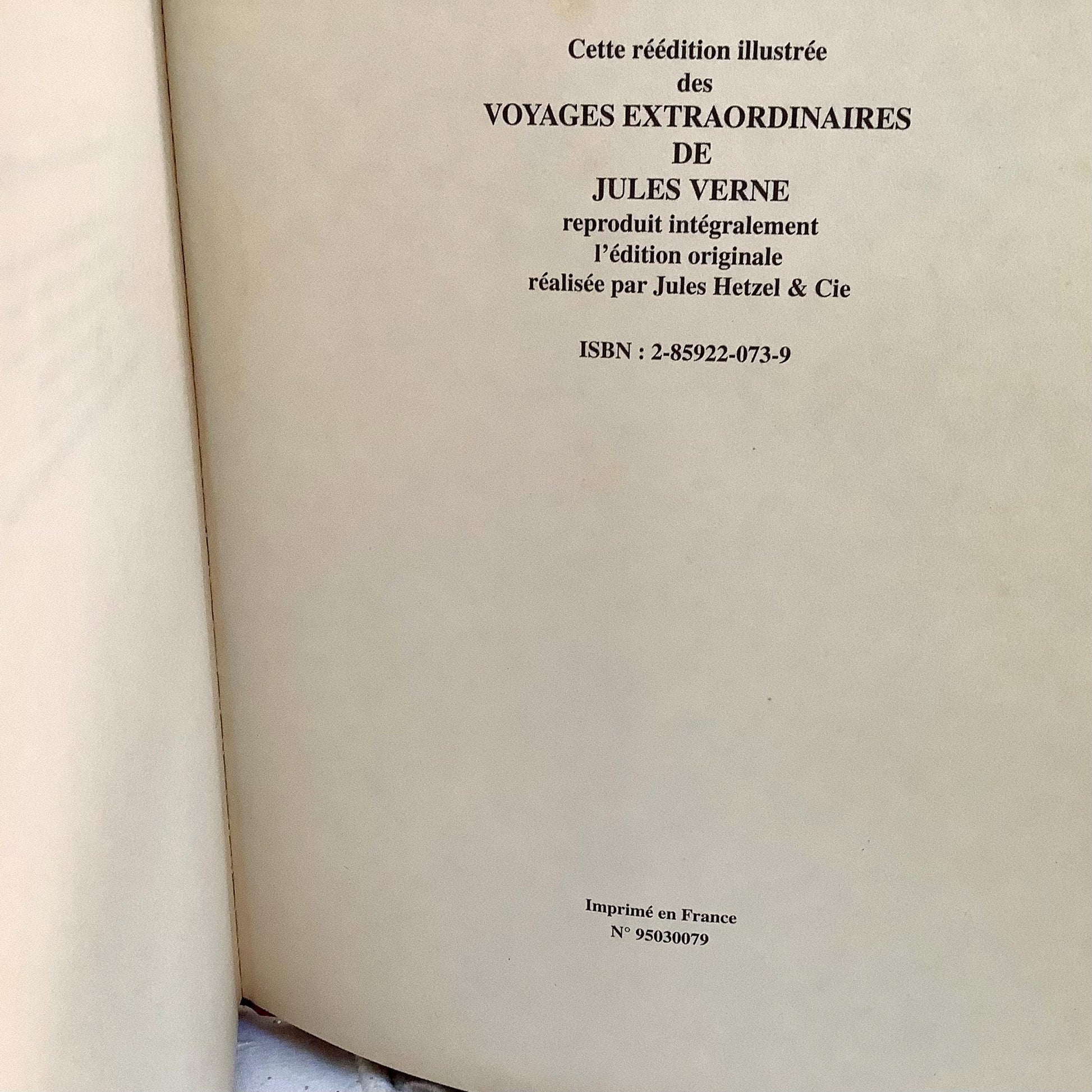 De la terre à la lune Jules Verne livre collection vintage