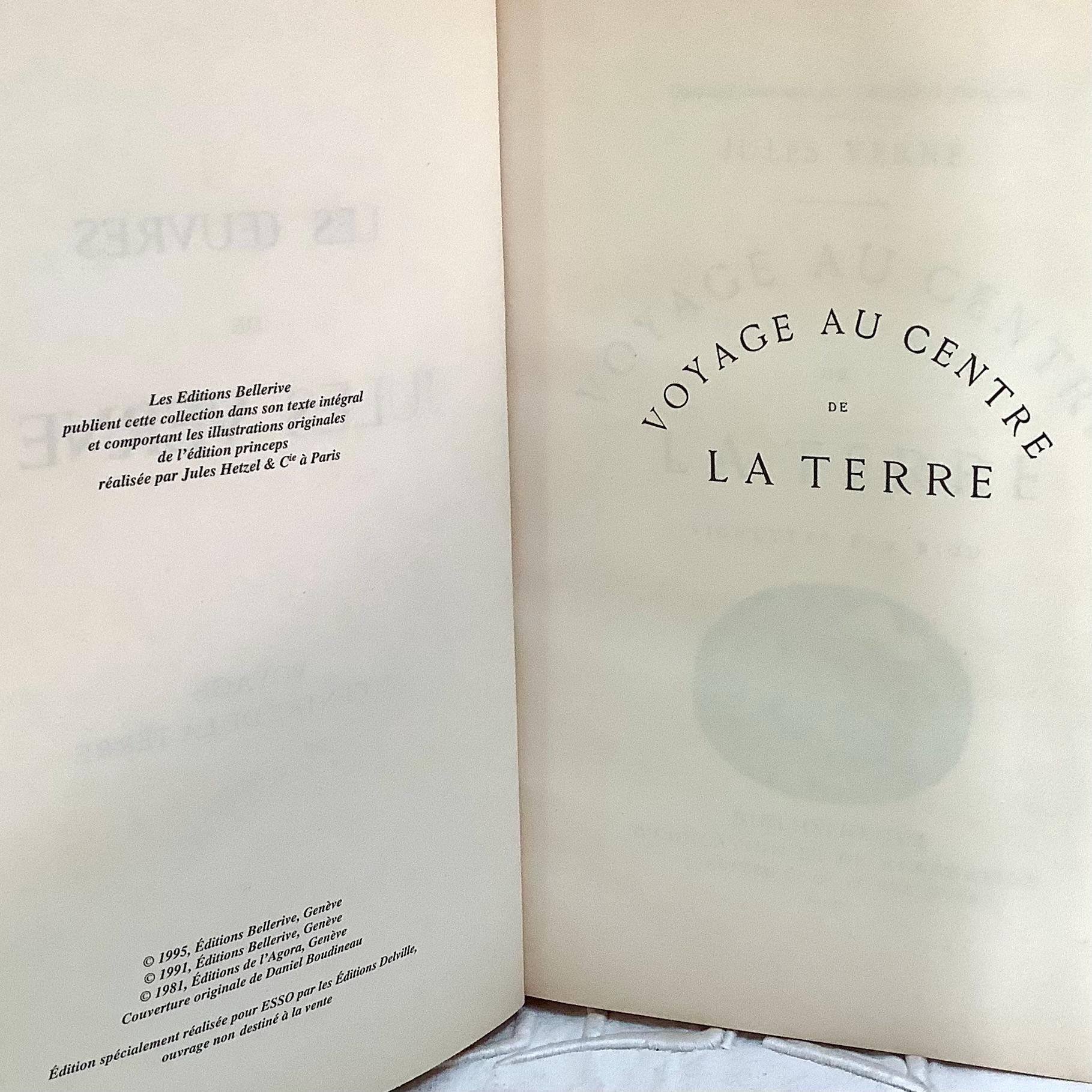 Voyage au centre de la terre Jules Verne livre collection vintage