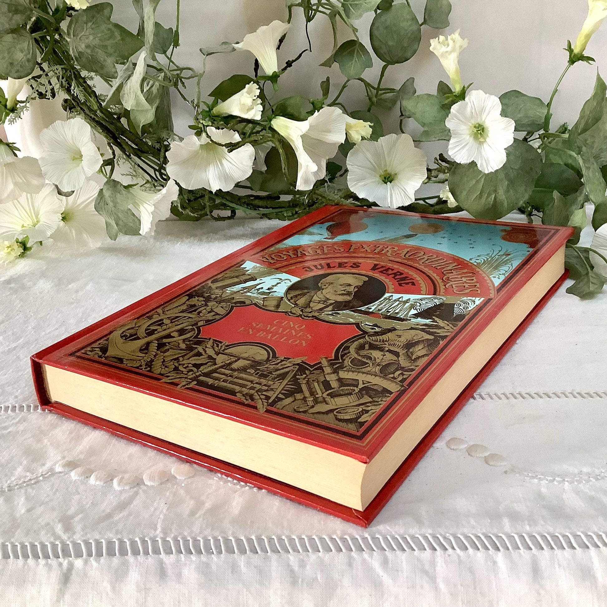 Cinq semaine en ballon Jules Verne livre collection vintage
