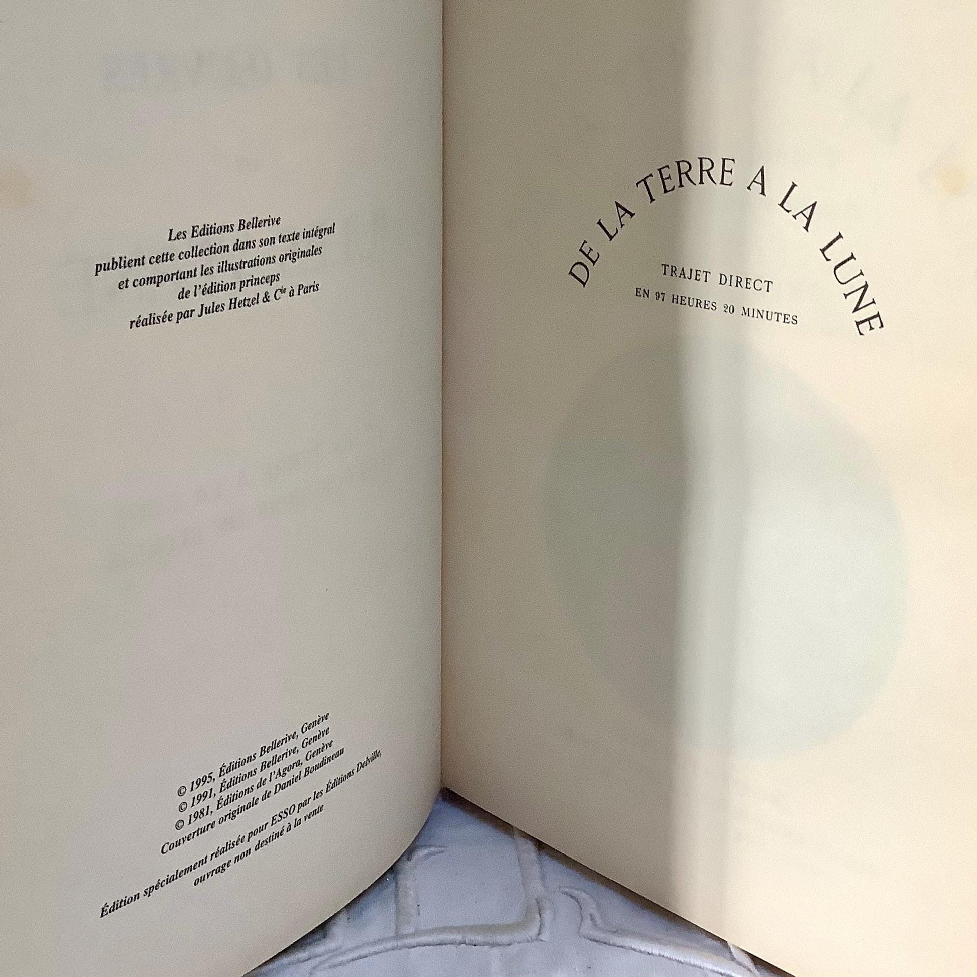 De la terre à la lune Jules Verne livre collection vintage