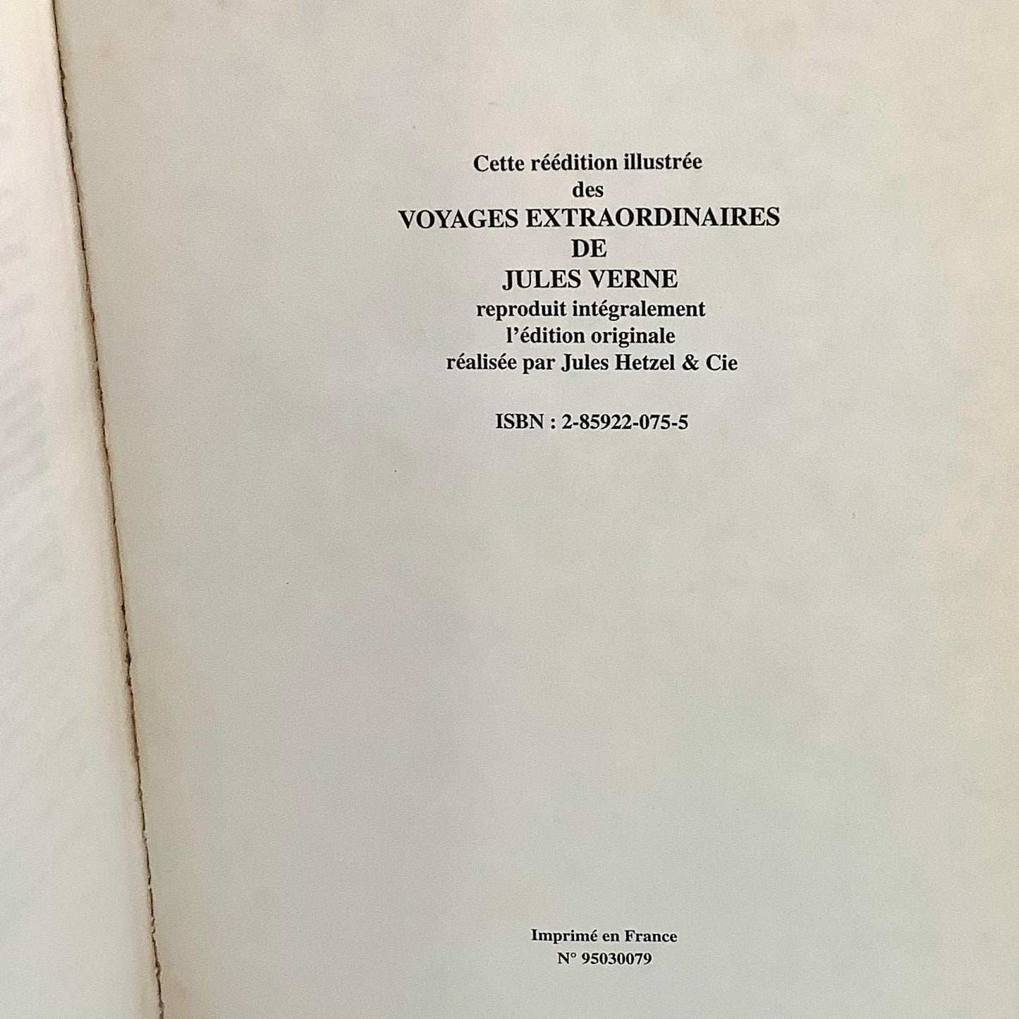 Voyage au centre de la terre Jules Verne livre collection vintage