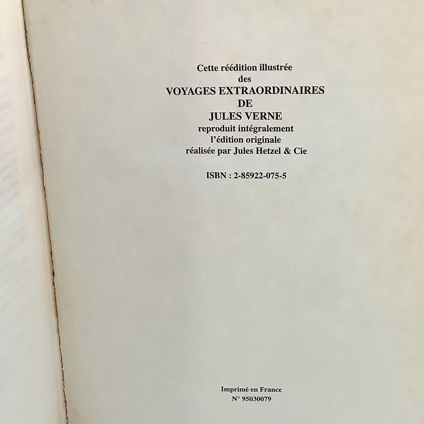 Voyage au centre de la terre Jules Verne livre collection vintage