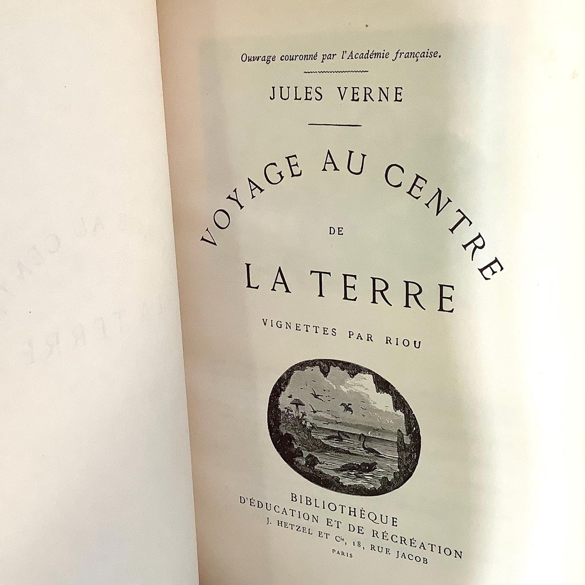 Voyage au centre de la terre Jules Verne livre collection vintage