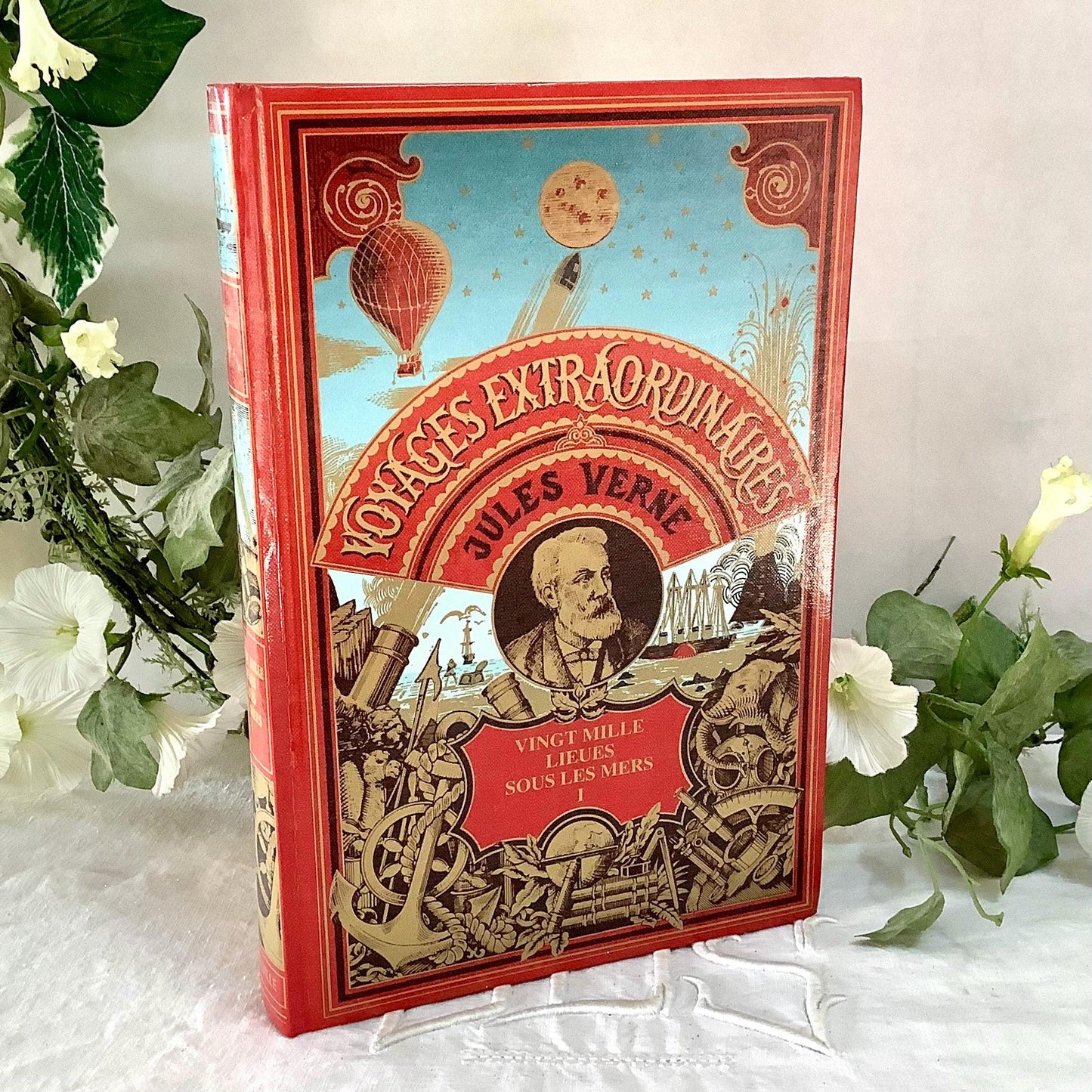 Vingt mille lieues sous les mers tome 1 Jules Verne livre collection vintage