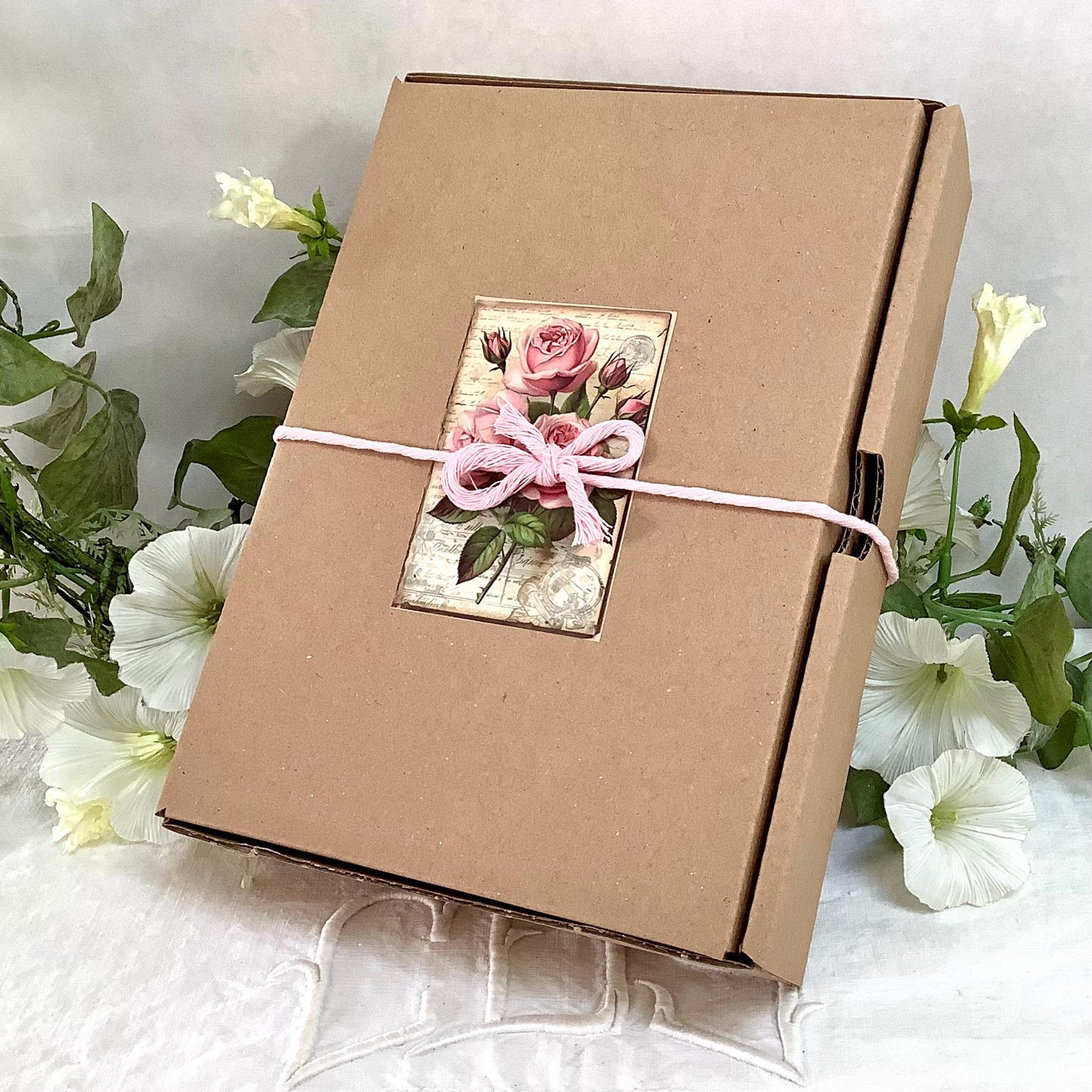 Dinette porcelaine motifs petites roses vintage