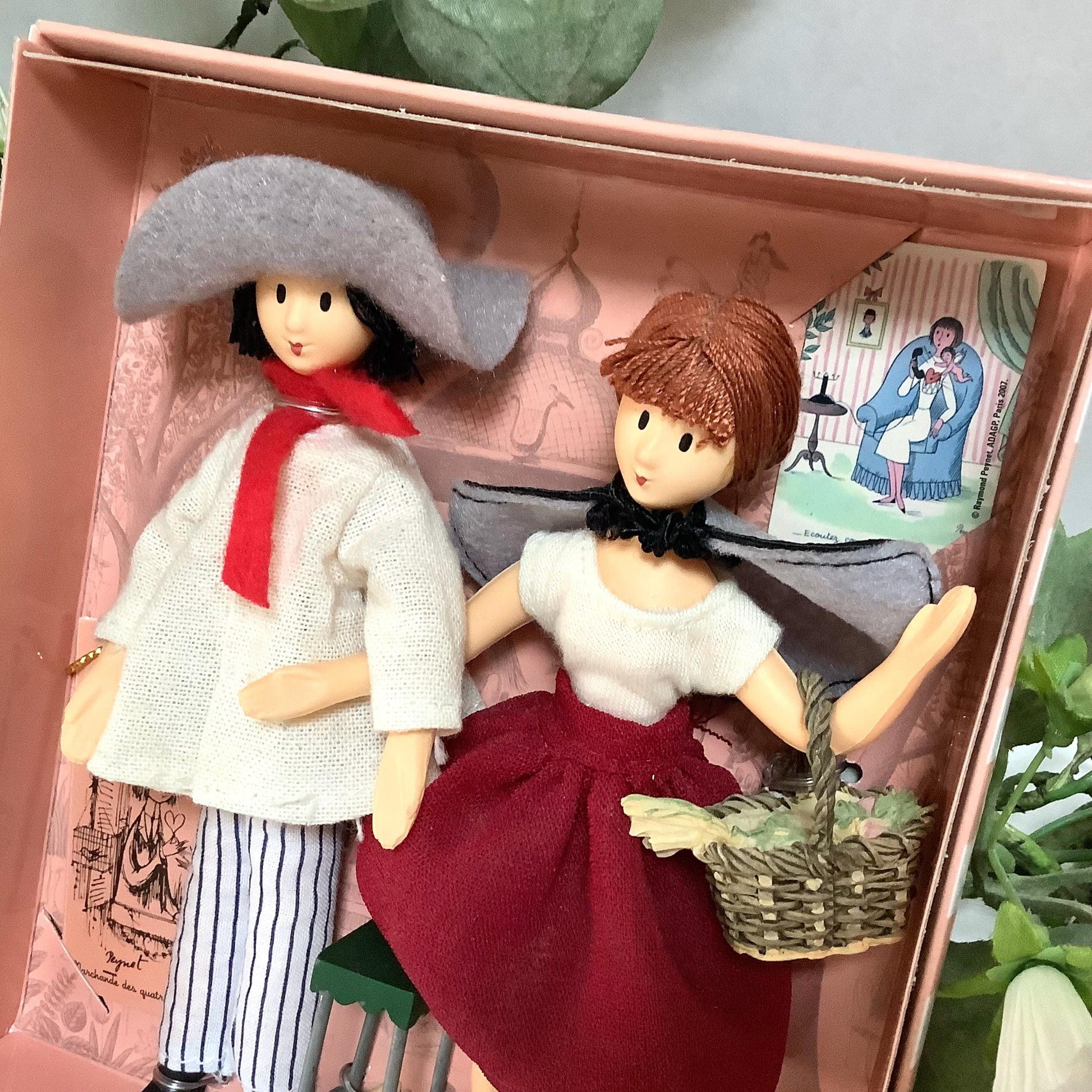 Marchande des quatre saison et fort des halles coffret deux poupées vintage collection amoureux de Peynet