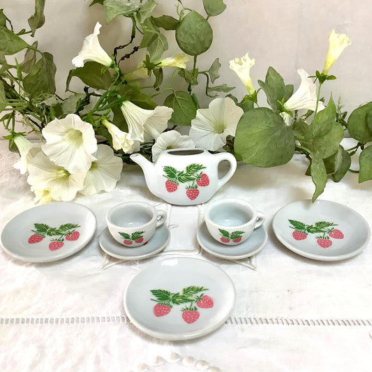 Dinette porcelaine motifs fraises vintage