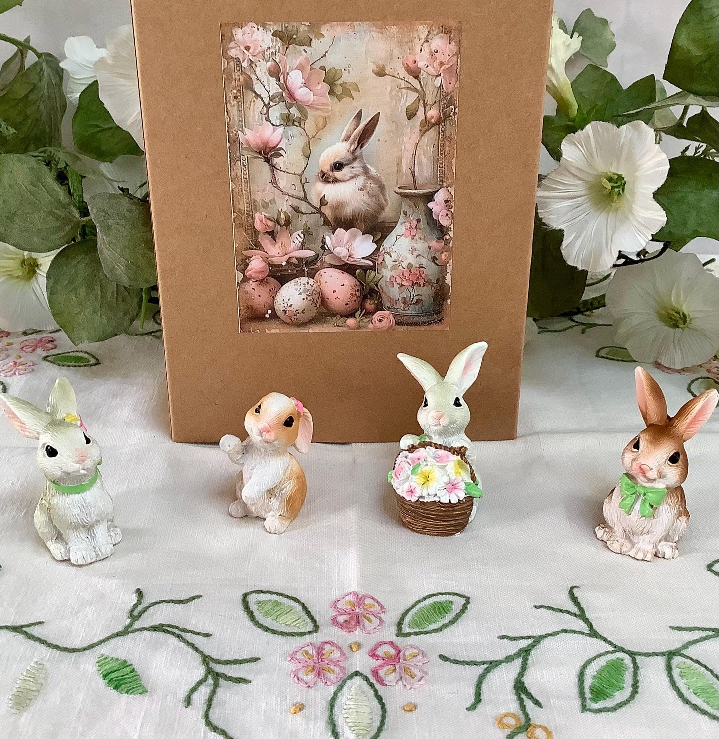 Petites figurines lapins résine décoration de Pâques vintage ht 5 cm