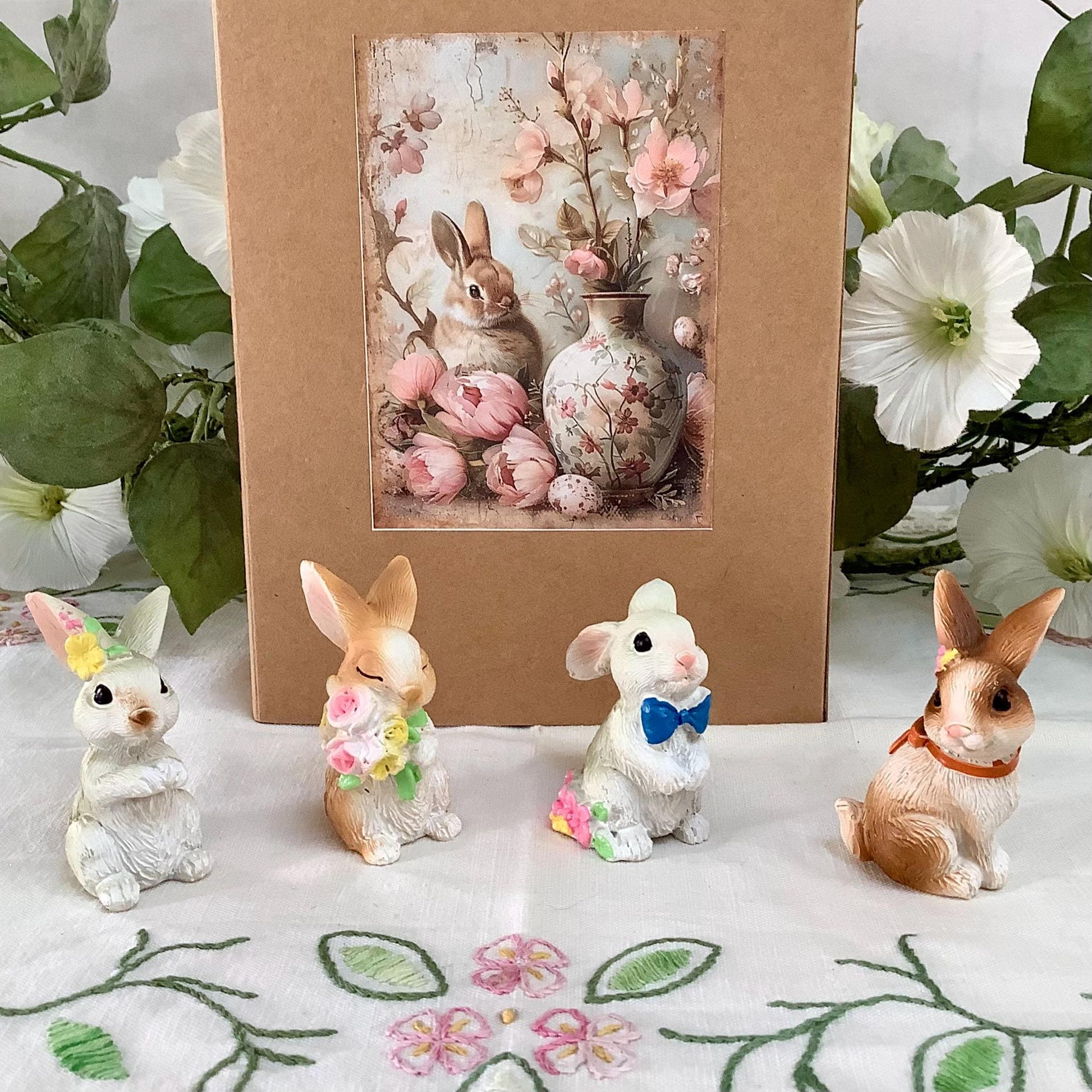 Petites figurines lapins résine décoration de Pâques vintage ht 5 cm
