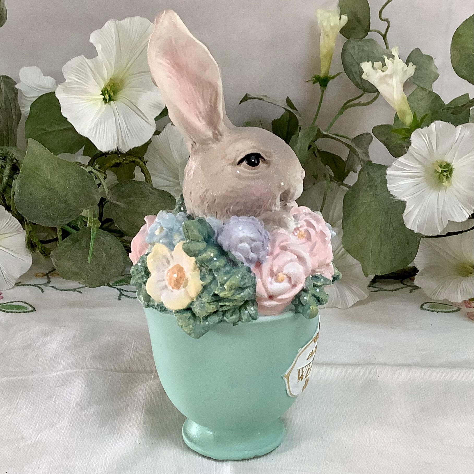 Figurine monsieur lapin dans tasse décoration de Pâques vintage ht 16 cm