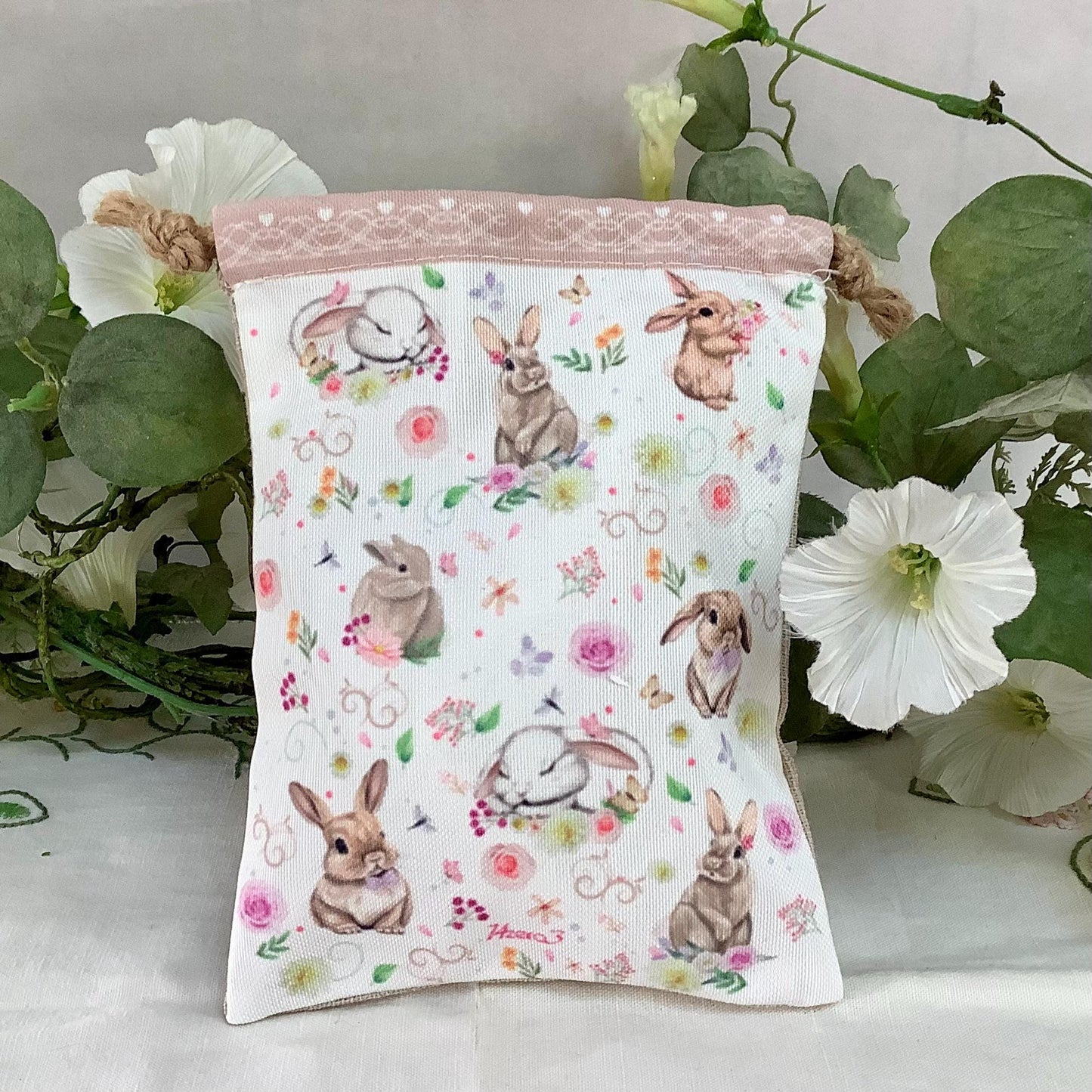 Sac tissu imprimé lapin de Pâques trois modèles ht 16.5 cm