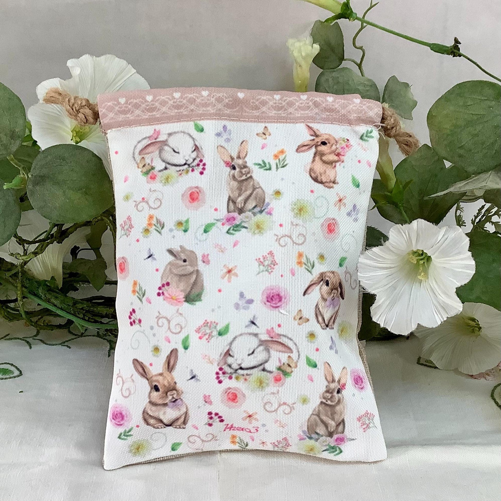 Sac tissu imprimé lapin de Pâques trois modèles ht 16.5 cm