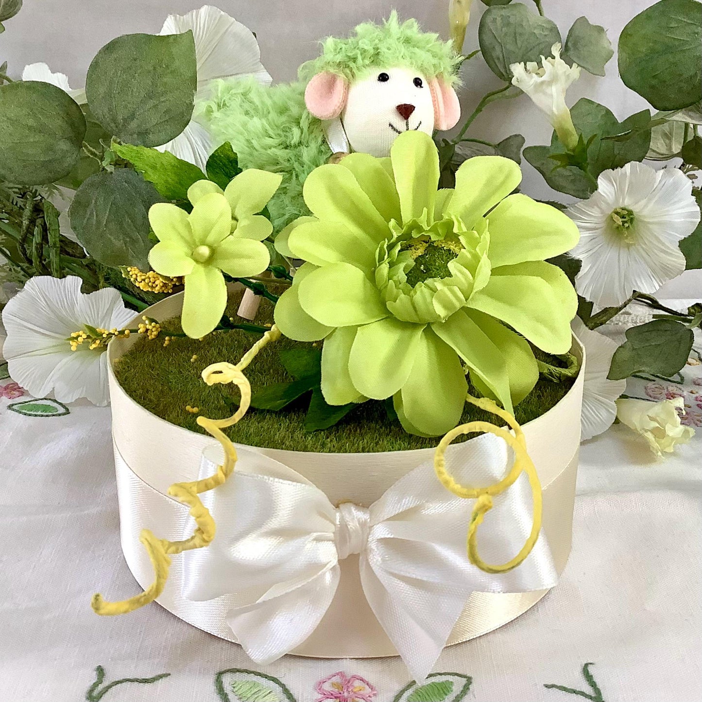 Composition florale Pâques mouton vert ht 15 cm