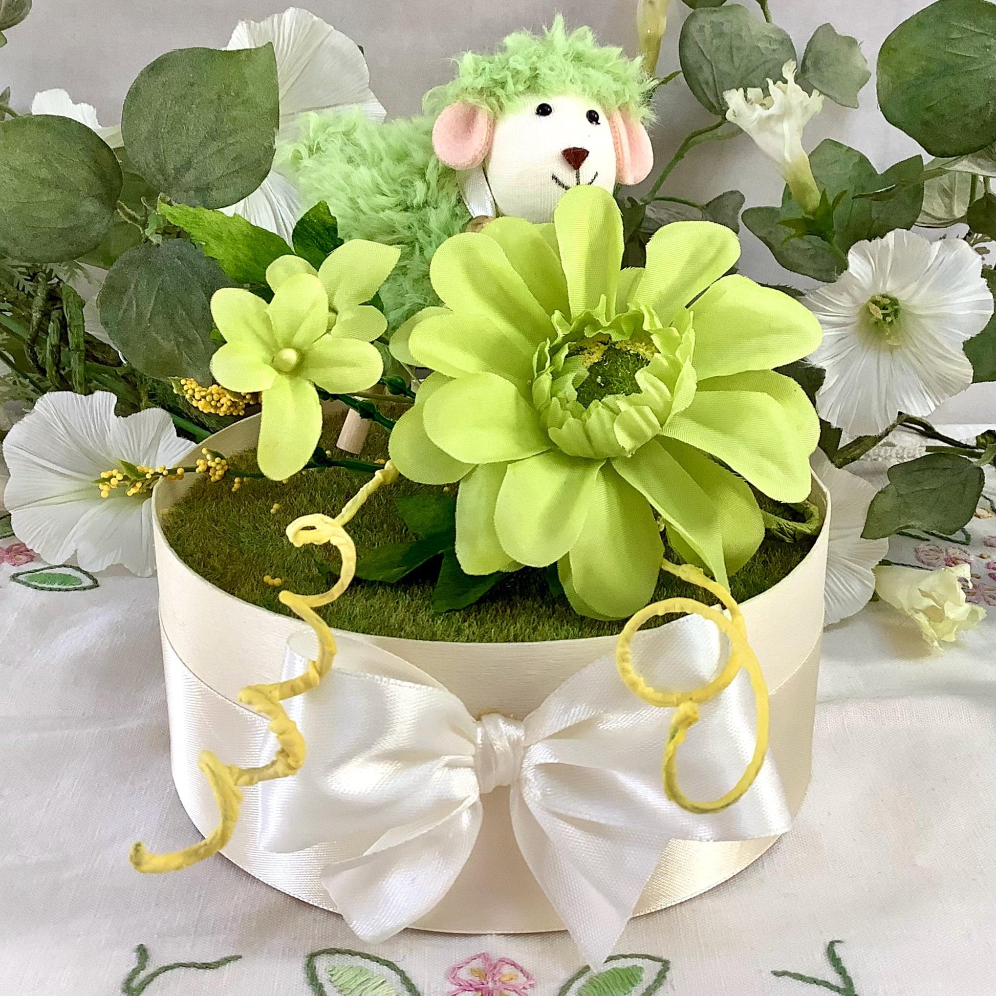Composition florale Pâques mouton vert ht 15 cm