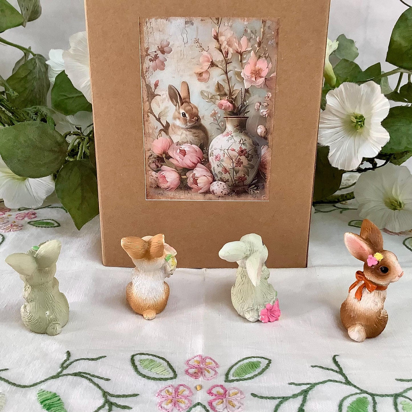 Petites figurines lapins résine décoration de Pâques vintage ht 5 cm