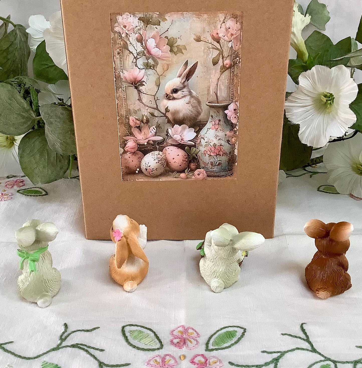 Petites figurines lapins résine décoration de Pâques vintage ht 5 cm