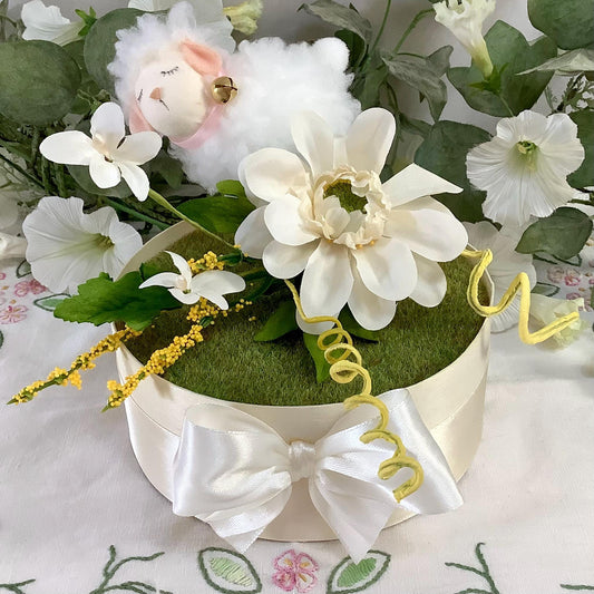 Composition florale Pâques mouton blanc ht 15 cm