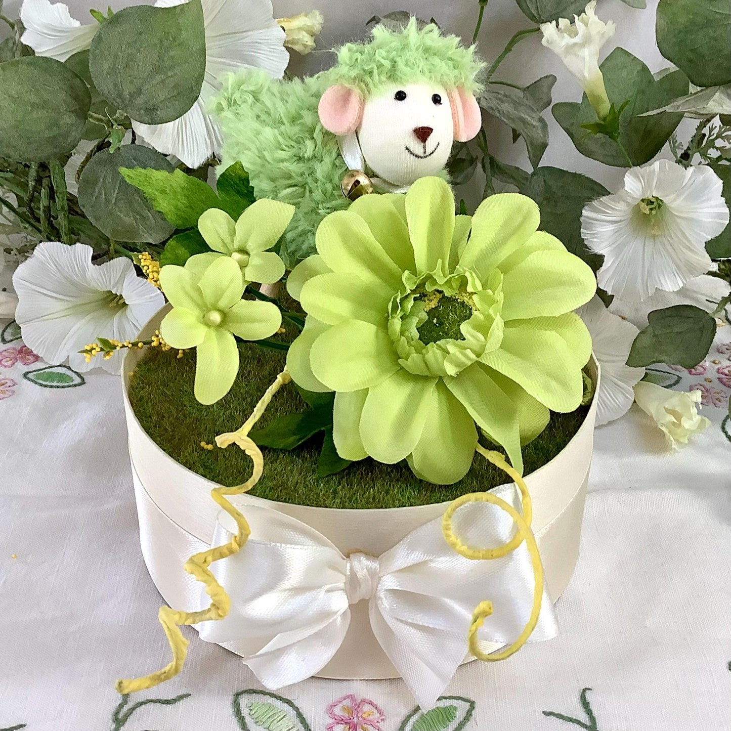 Composition florale Pâques mouton vert ht 15 cm