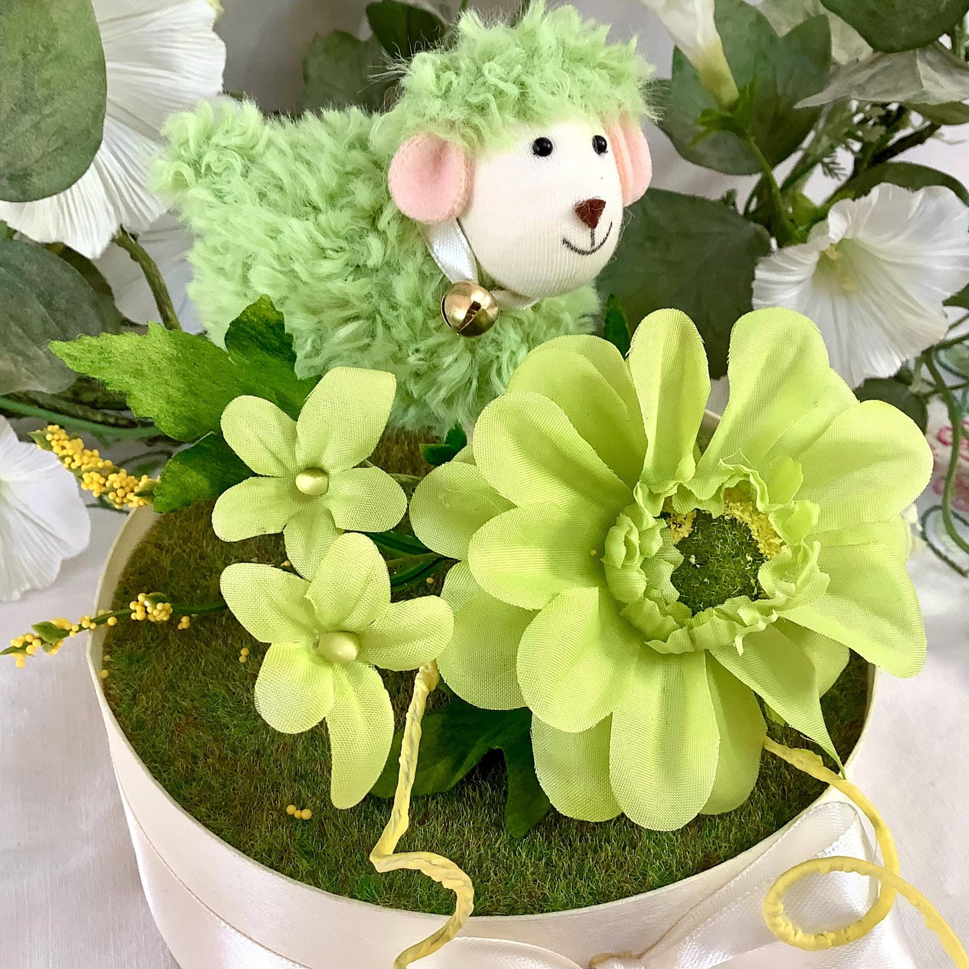 Composition florale Pâques mouton vert ht 15 cm