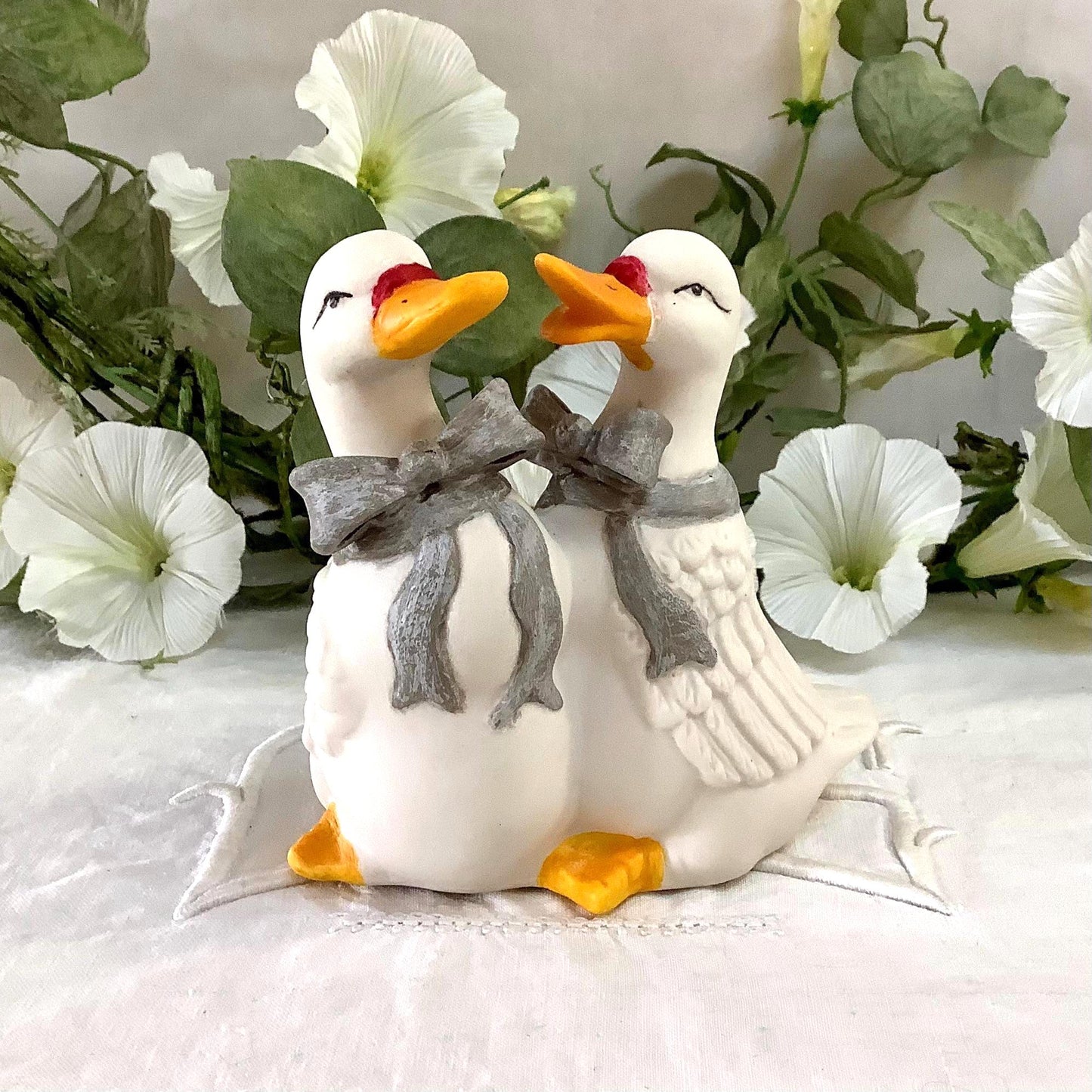 Figurine vintage oies collection porcelaine biscuit ht 11.5 cm