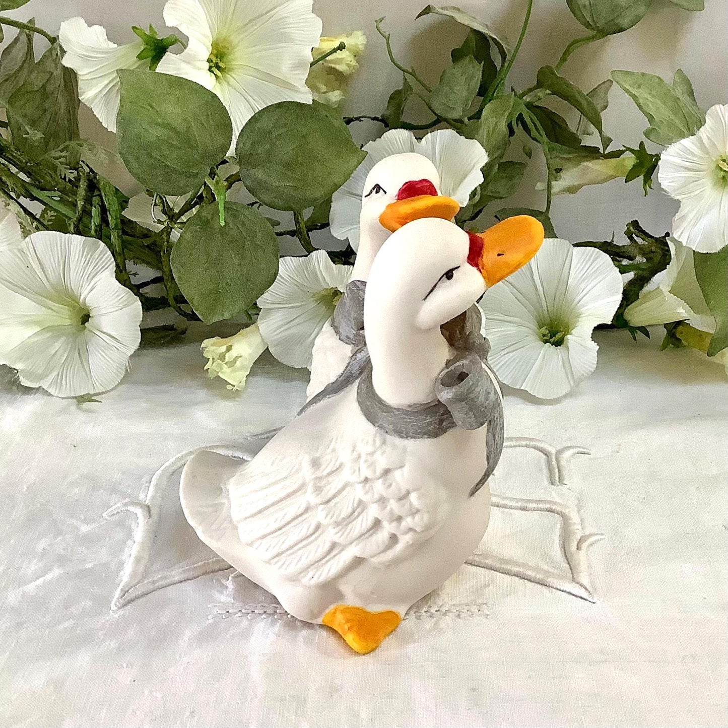 Figurine vintage oies collection porcelaine biscuit ht 11.5 cm