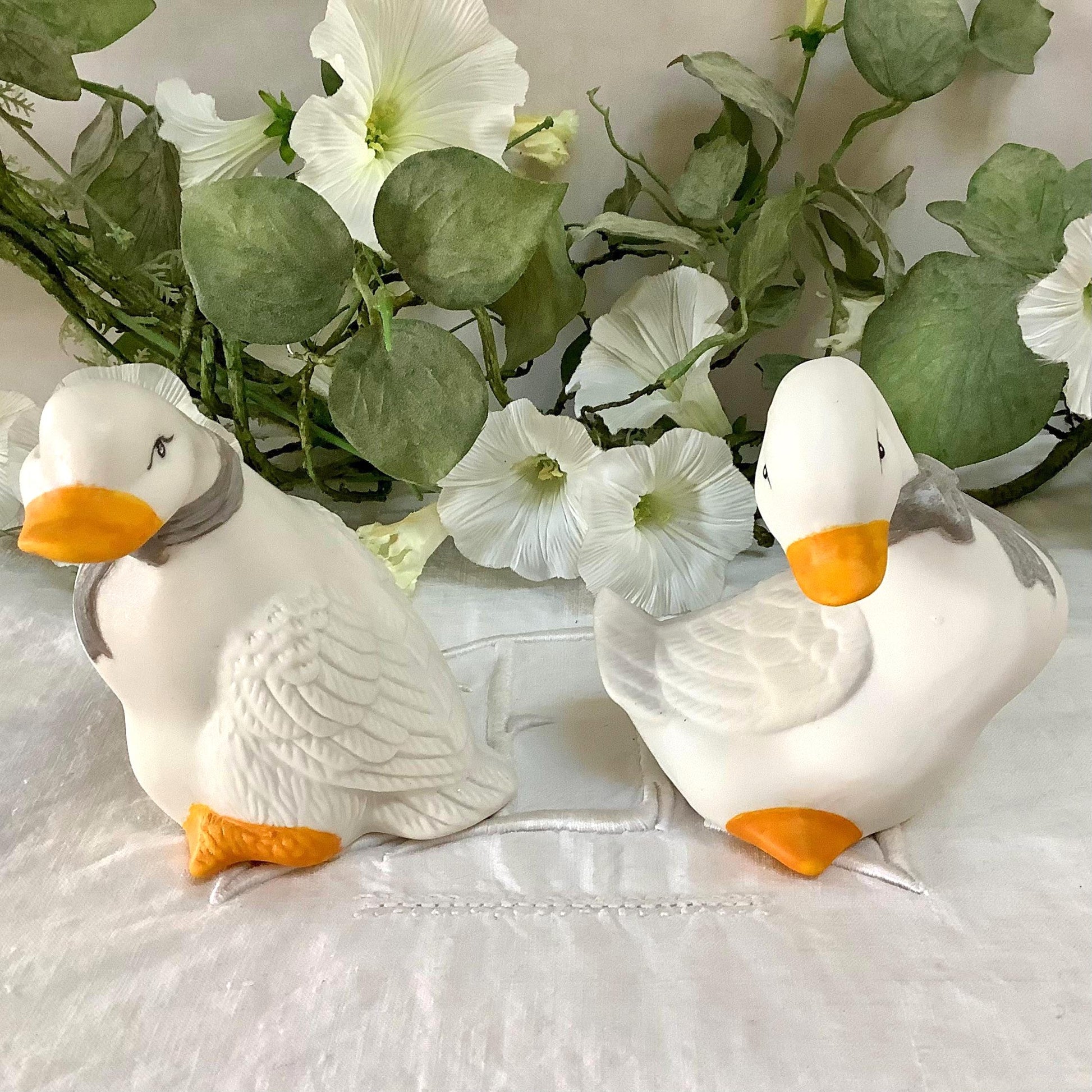 Figurines vintage oies collection porcelaine biscuit ht 10 cm