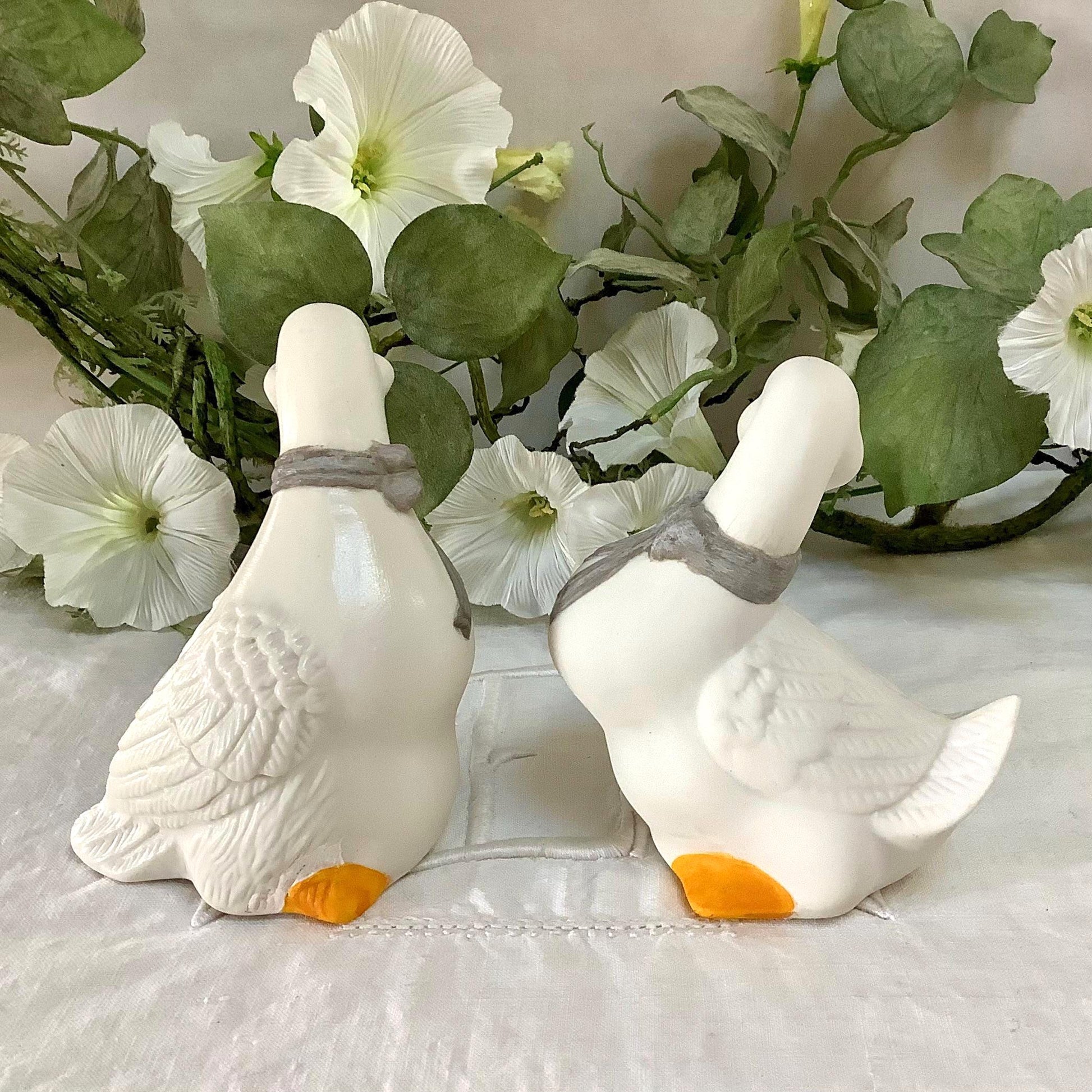 Figurines vintage oies collection porcelaine biscuit ht 10 cm