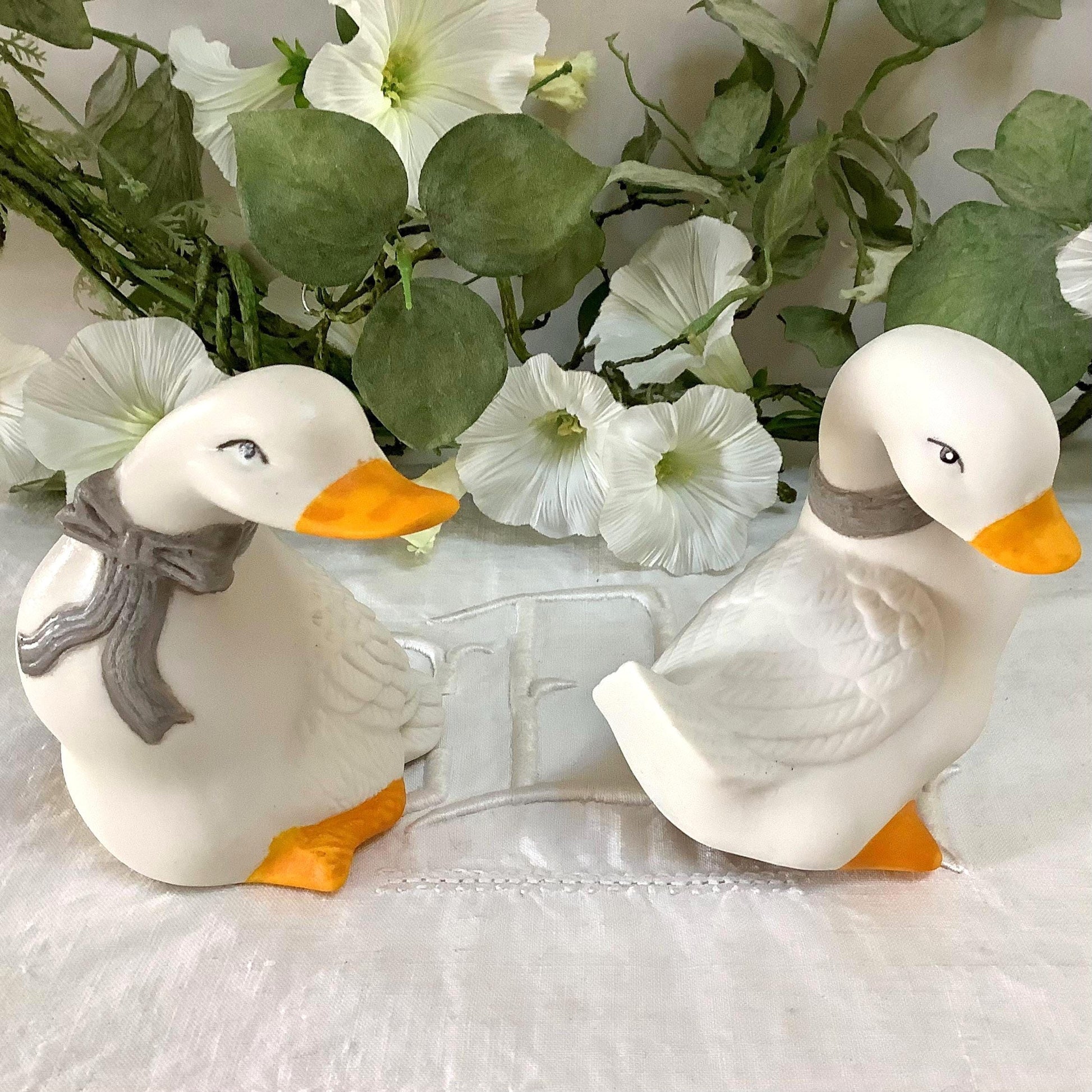 Figurines vintage oies collection porcelaine biscuit ht 10 cm