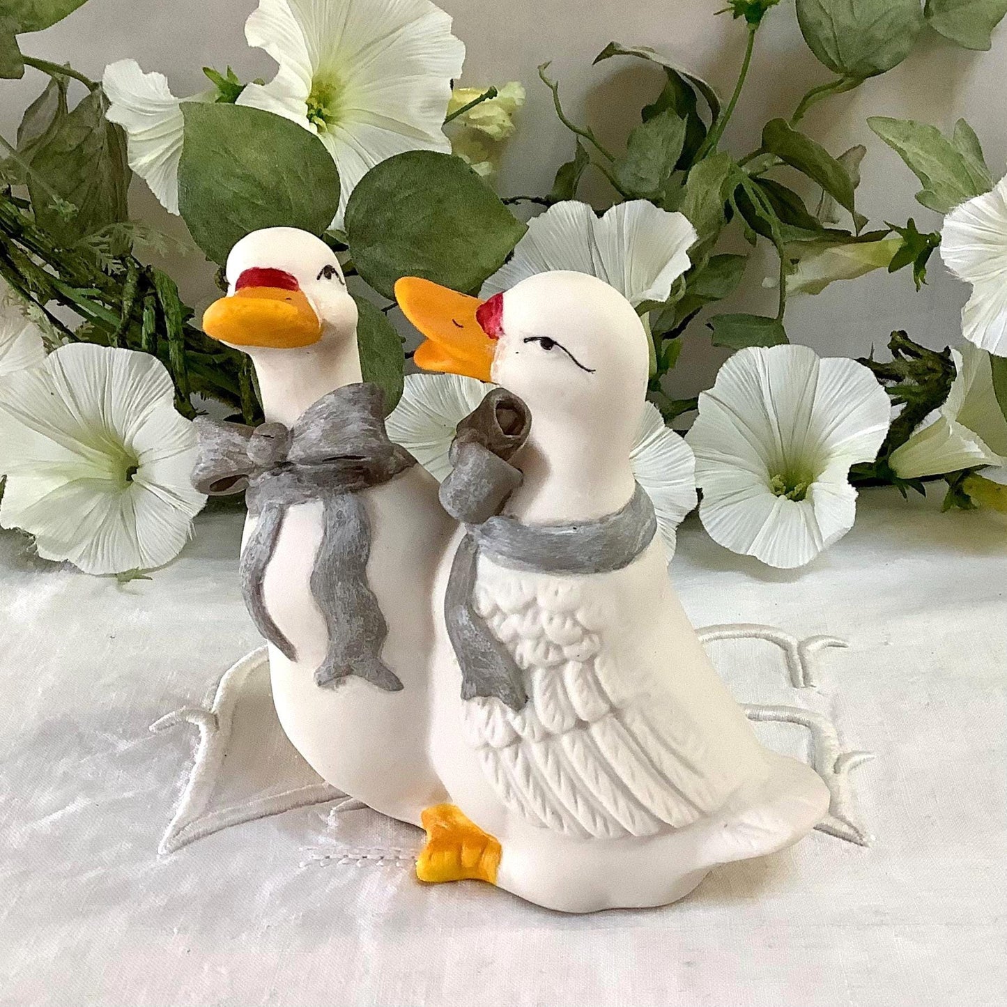 Figurine vintage oies collection porcelaine biscuit ht 11.5 cm