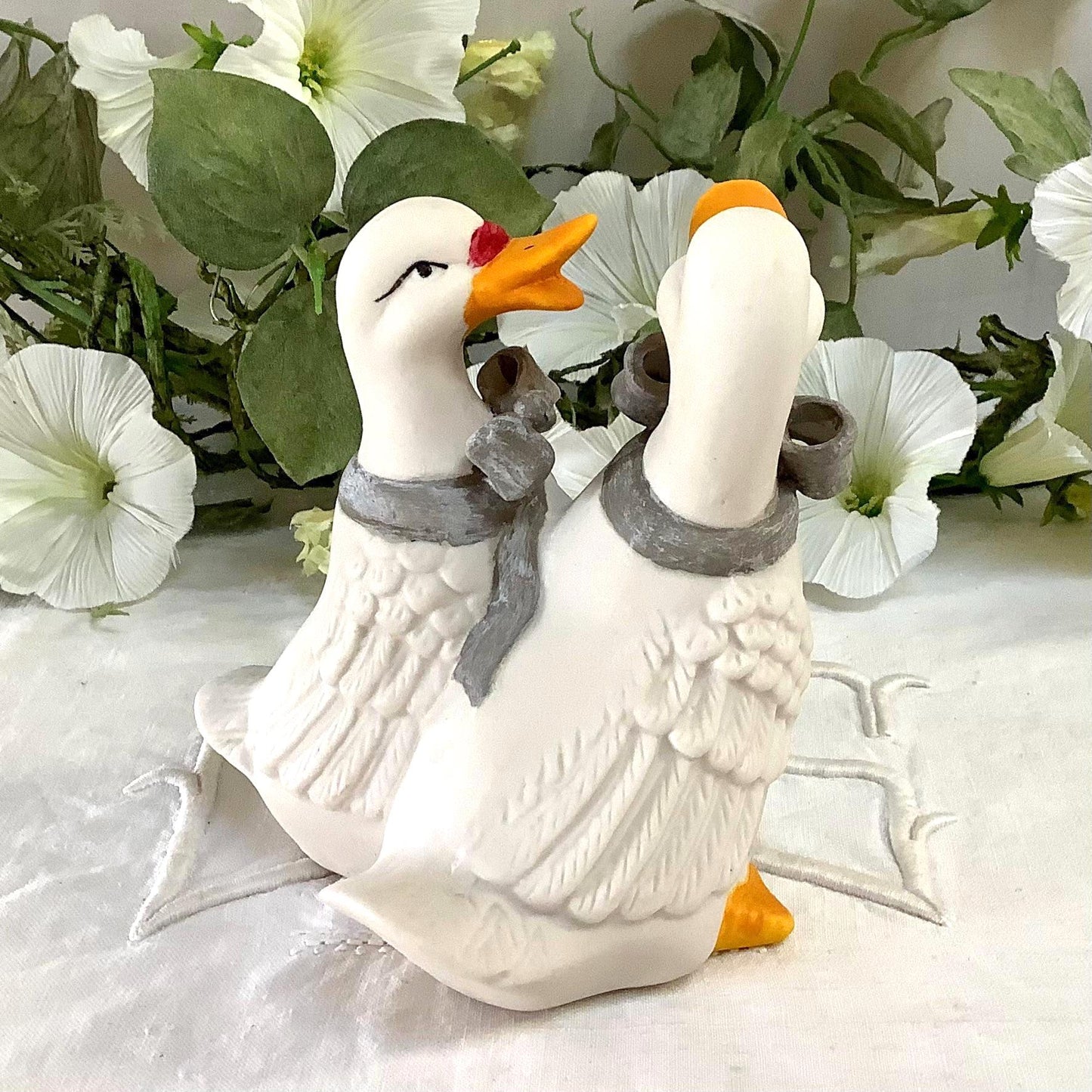 Figurine vintage oies collection porcelaine biscuit ht 11.5 cm