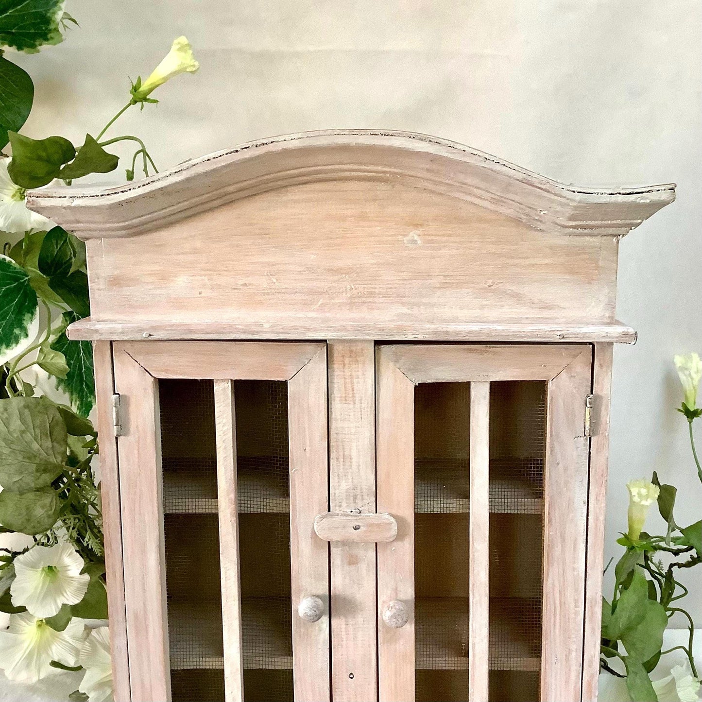 Petite armoire garde manger vintage bois blanchi ht 37 cm