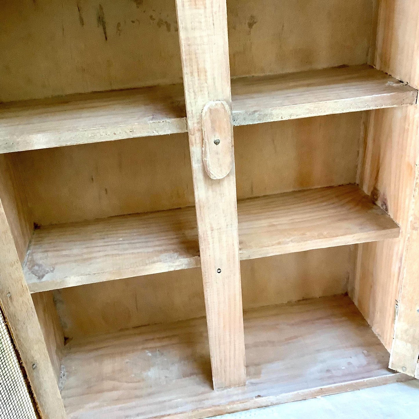 Petite armoire garde manger vintage bois blanchi ht 37 cm
