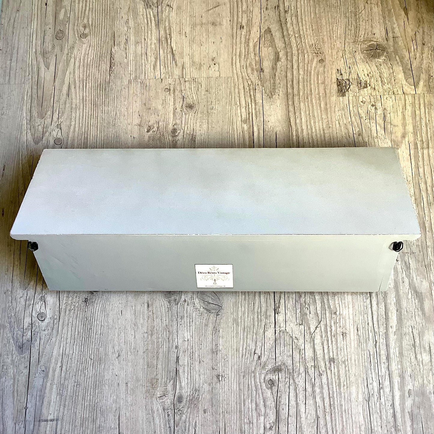 Étagère bois vintage gris 3 crochets porte casseroles 60 cm
