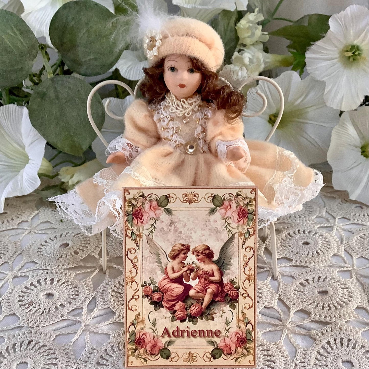 Adrienne poupée porcelaine miniature vintage ht 11 cm