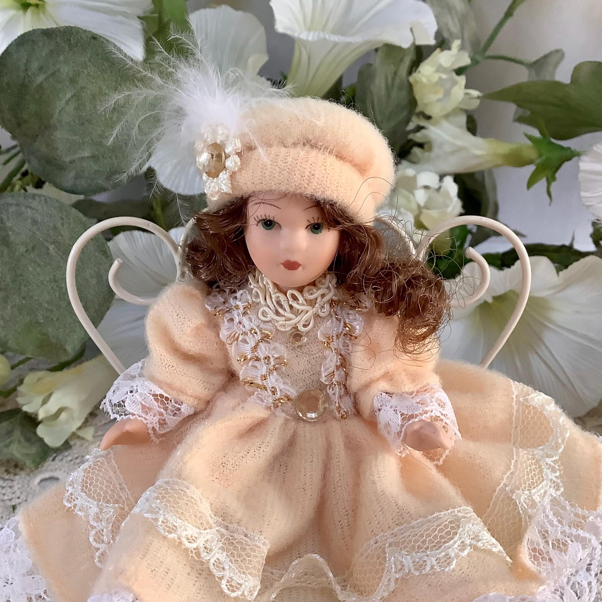 Adrienne poupée porcelaine miniature vintage ht 11 cm