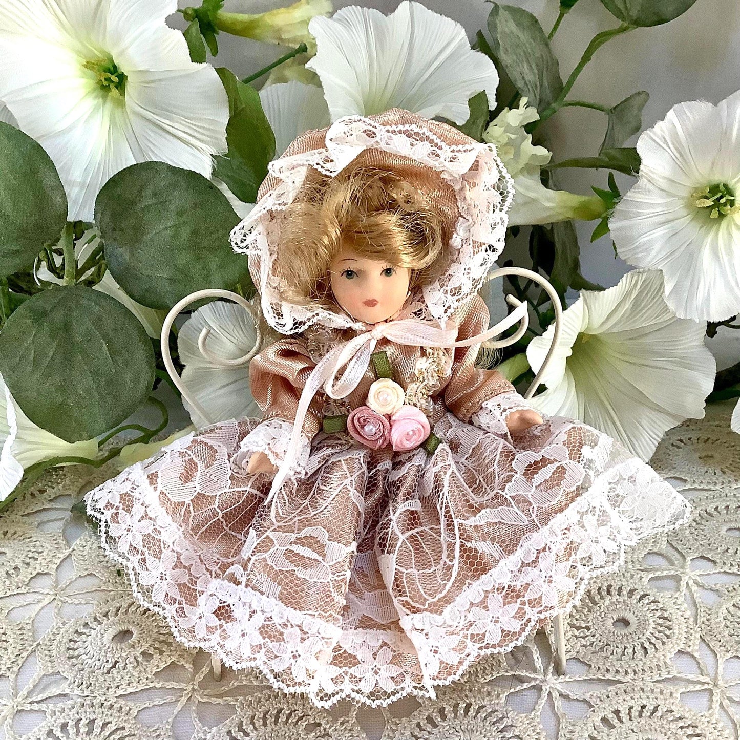 Marie poupée porcelaine miniature vintage ht 13 cm