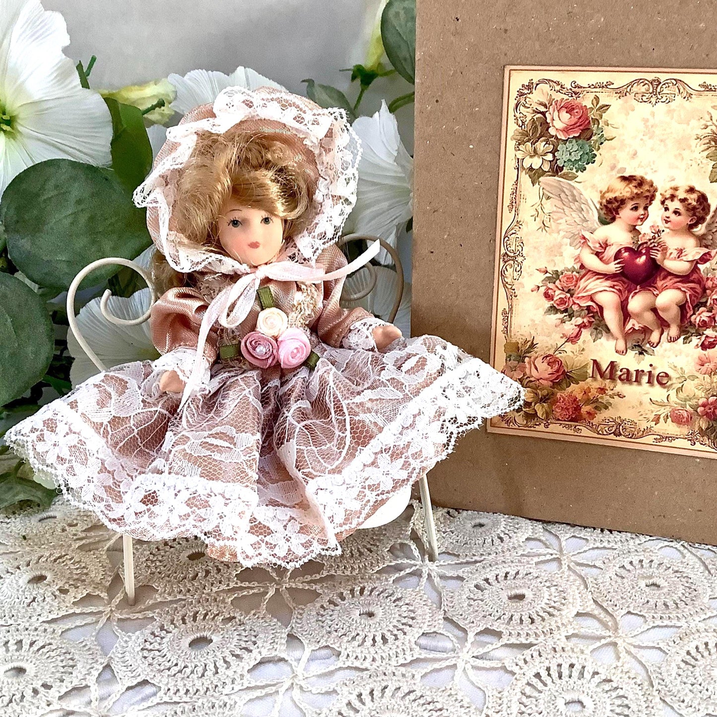 Marie poupée porcelaine miniature vintage ht 13 cm