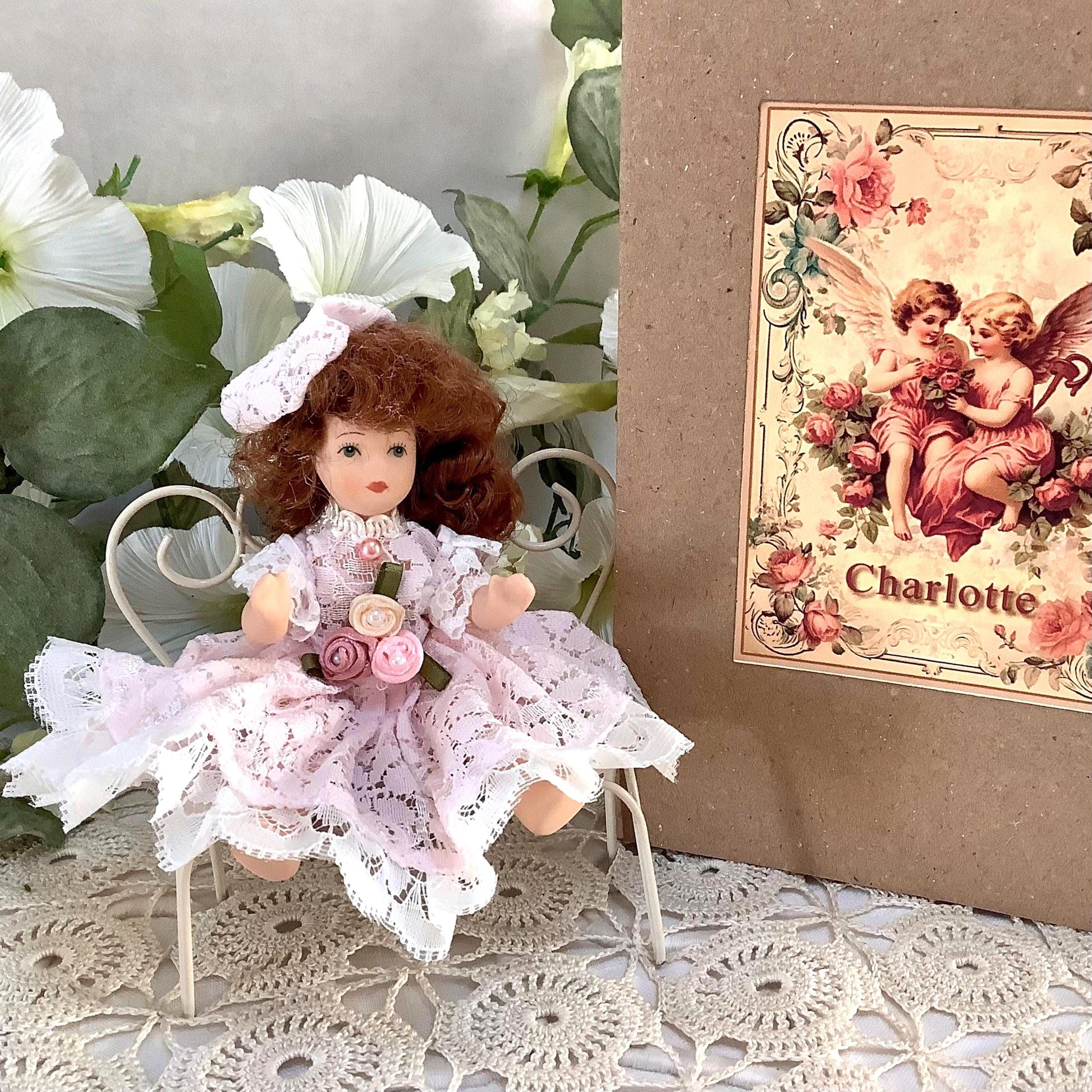 Charlotte poupée porcelaine miniature vintage ht 11 cm