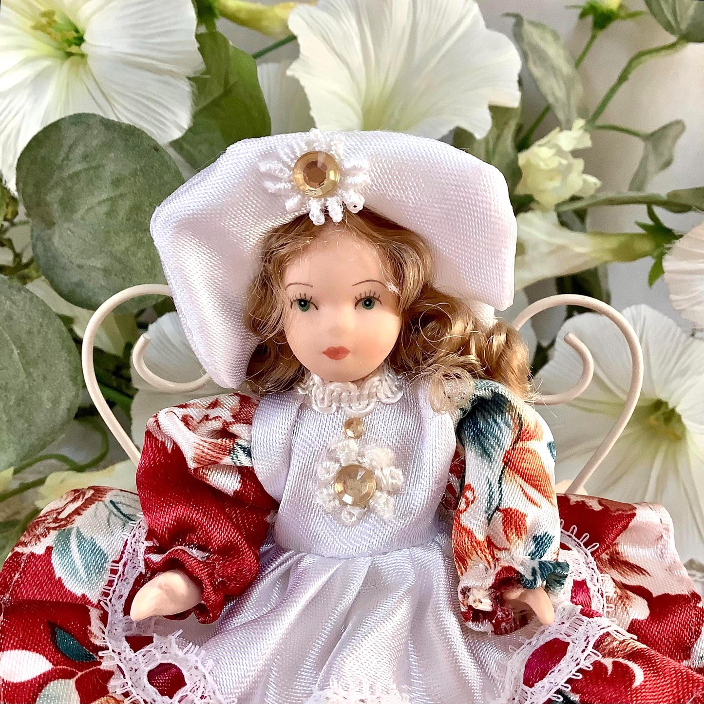Anne poupée porcelaine miniature vintage ht 11 cm