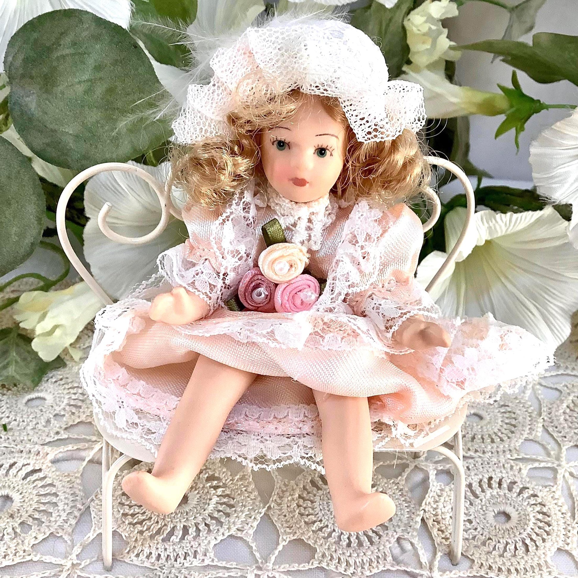 Françoise poupée porcelaine miniature vintage ht 11 cm