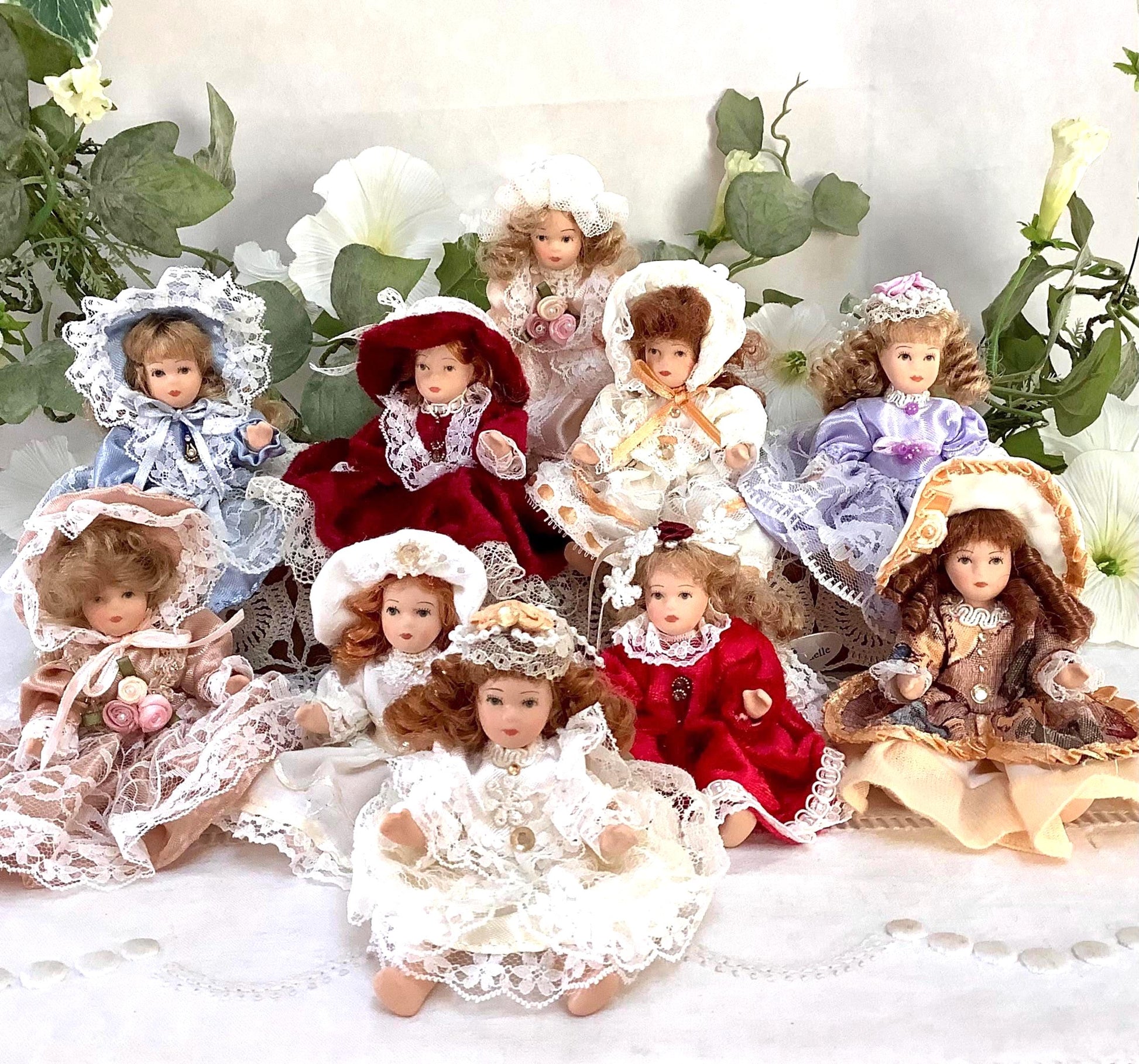 Marie poupée porcelaine miniature vintage ht 13 cm
