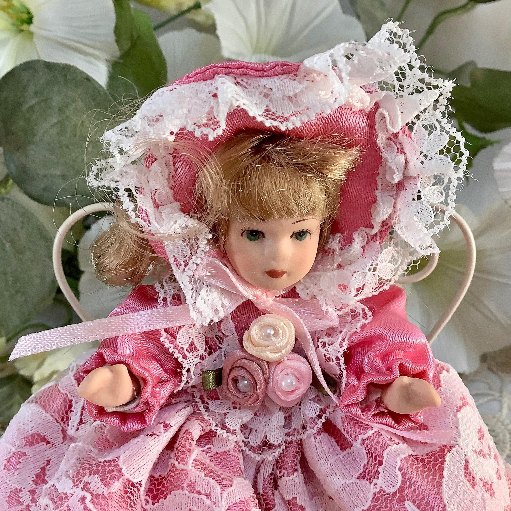 Chantal poupée porcelaine miniature vintage ht 11 cm