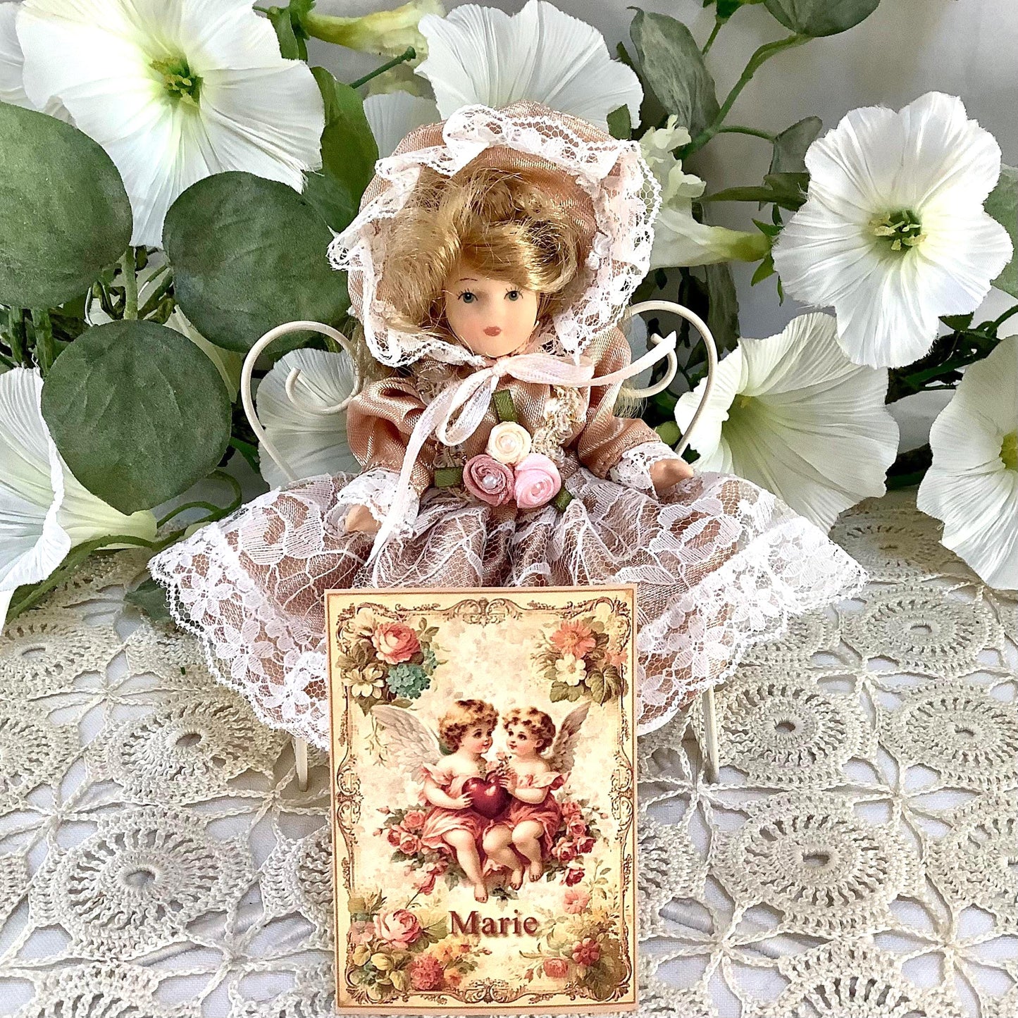 Marie poupée porcelaine miniature vintage ht 13 cm