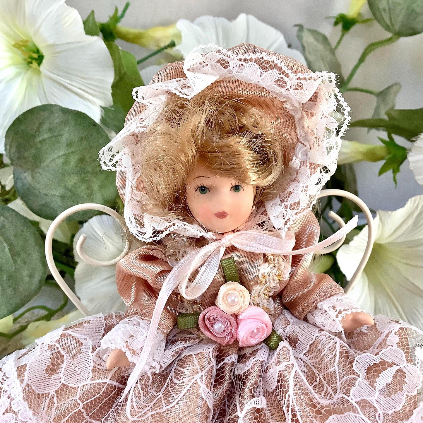 Marie poupée porcelaine miniature vintage ht 13 cm