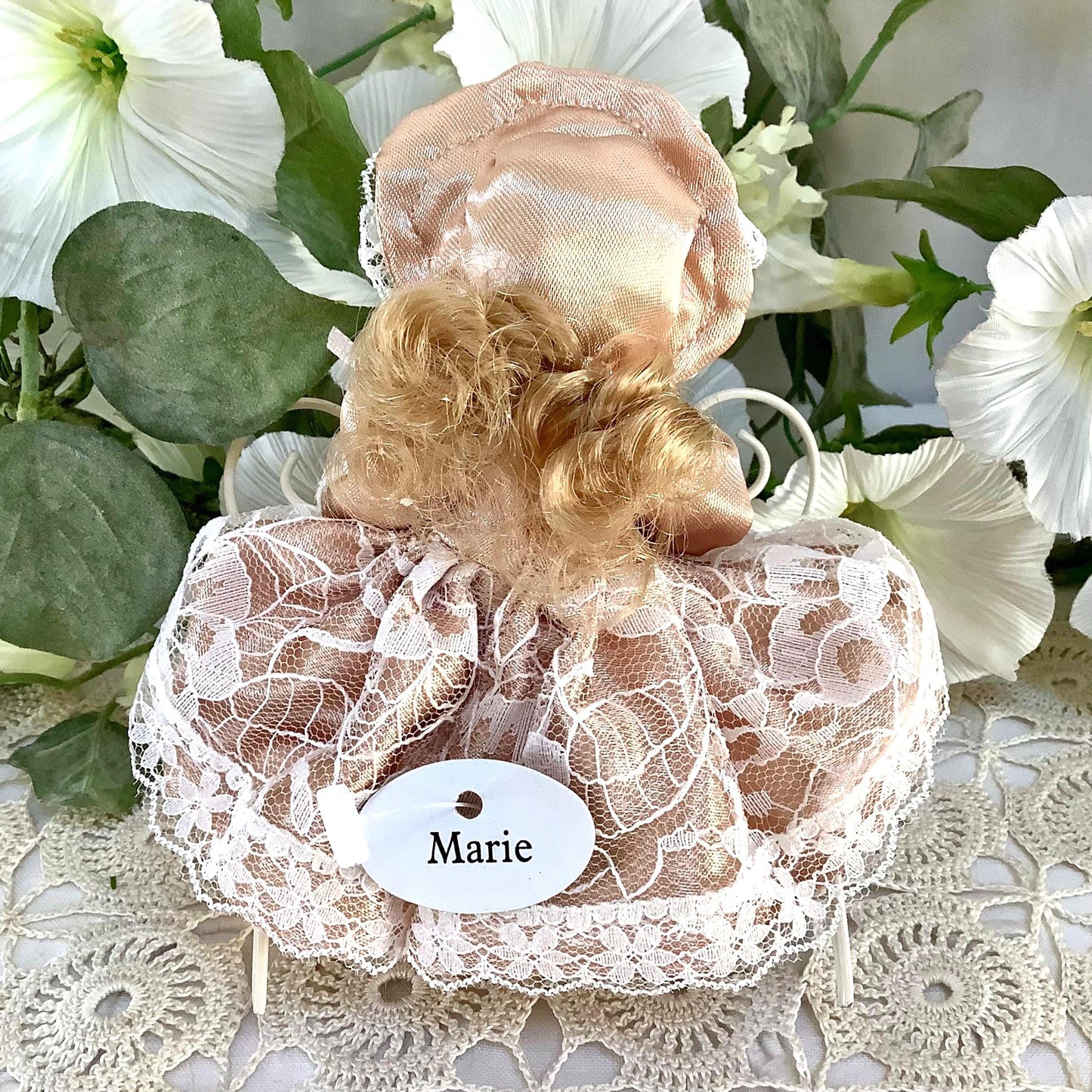 Marie poupée porcelaine miniature vintage ht 13 cm